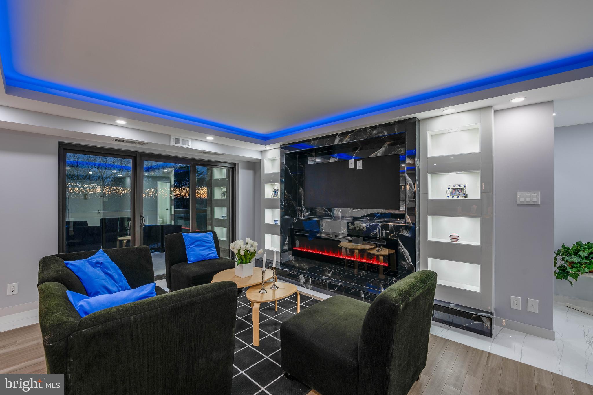 WATERGATE AT LANDMARK - Residential