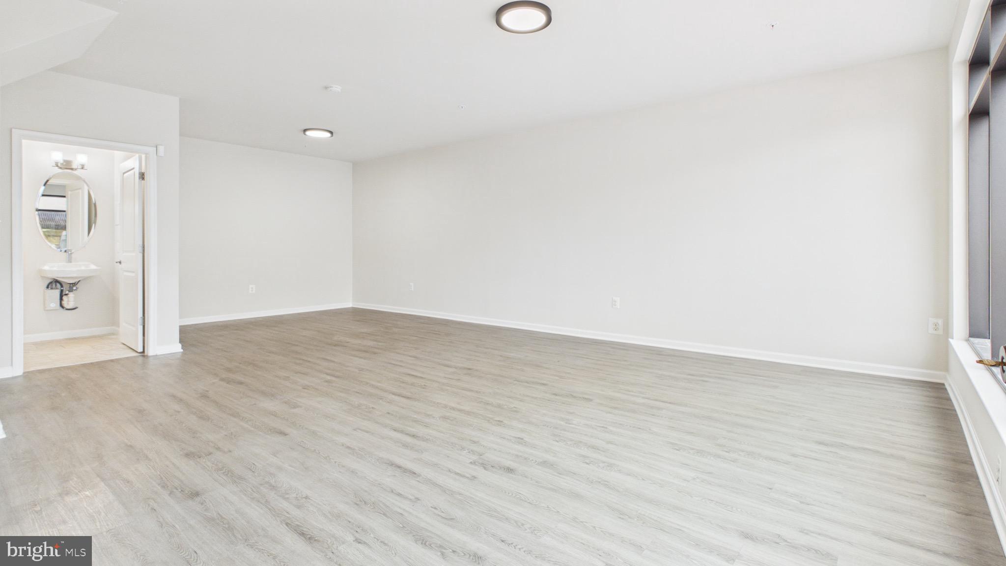 10082 MARKET STREET