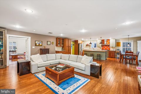 911 HILLWOOD AVENUE FALLS CHURCH VA 22042