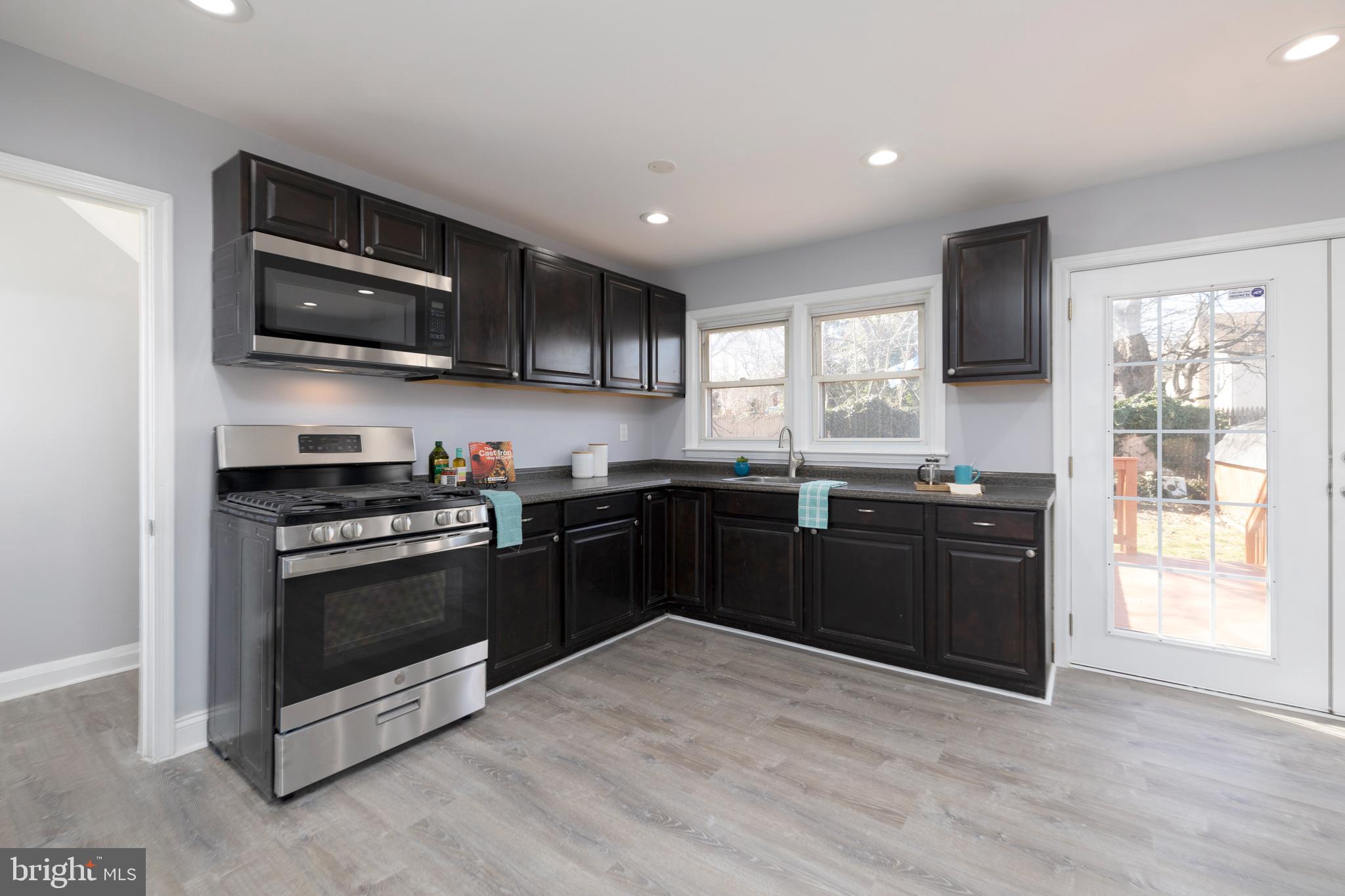 COLONIAL DRIVE - Residential