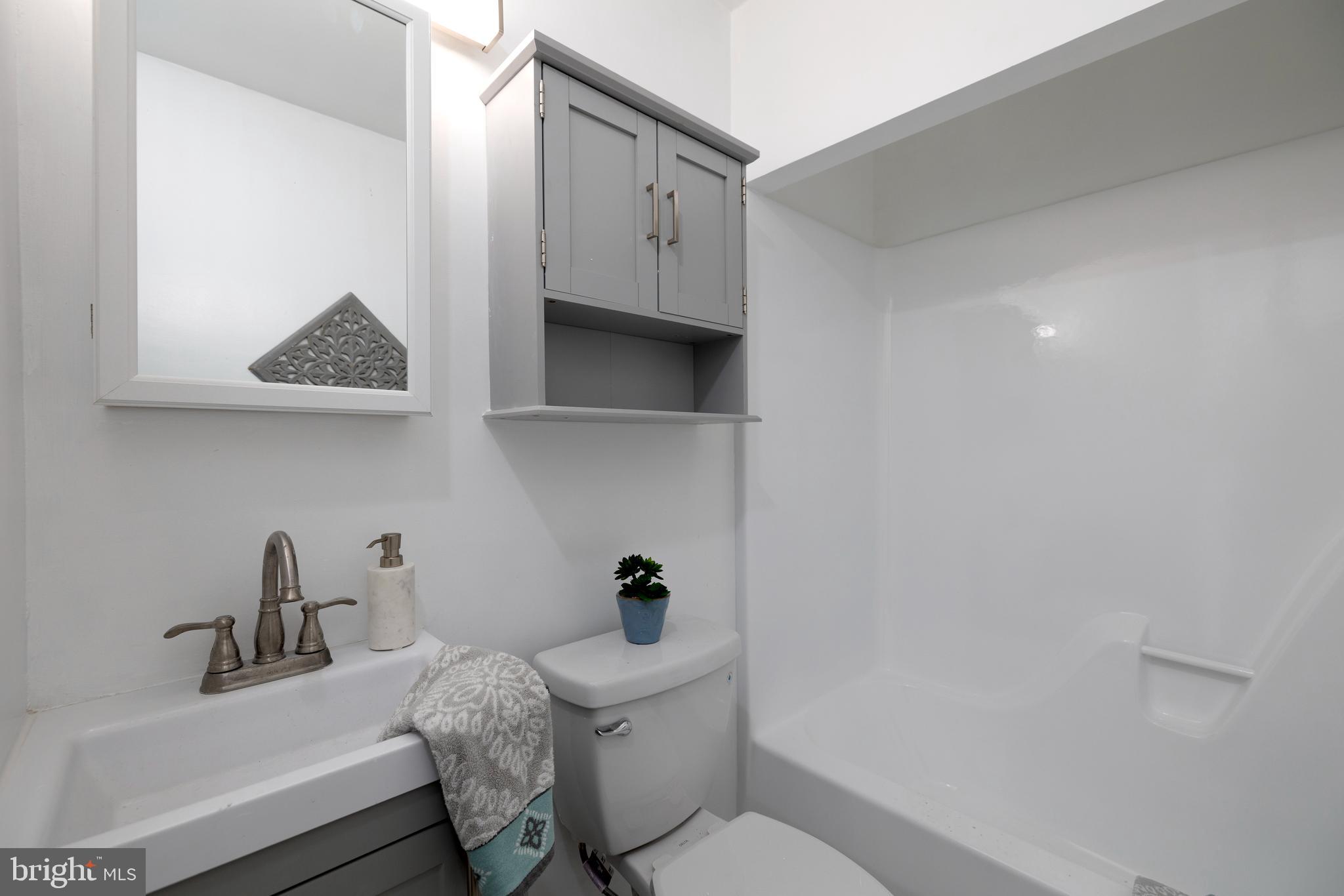 COLONIAL DRIVE - Residential