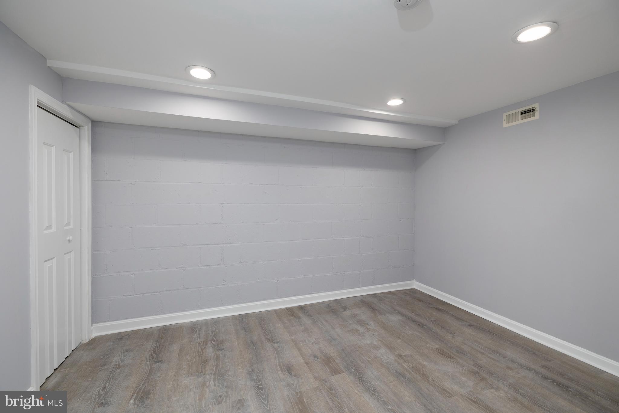 COLONIAL DRIVE - Residential