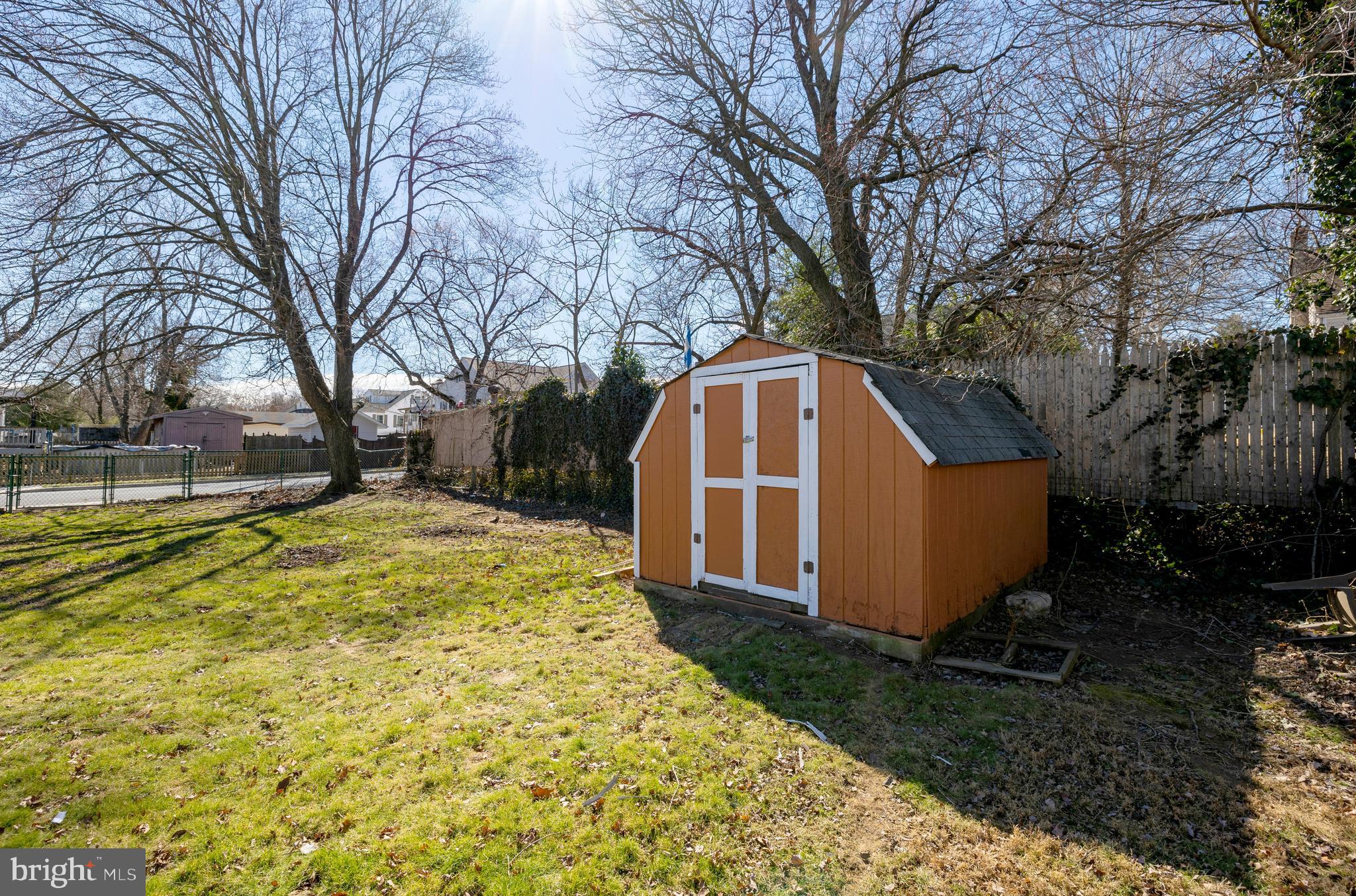 COLONIAL DRIVE - Residential