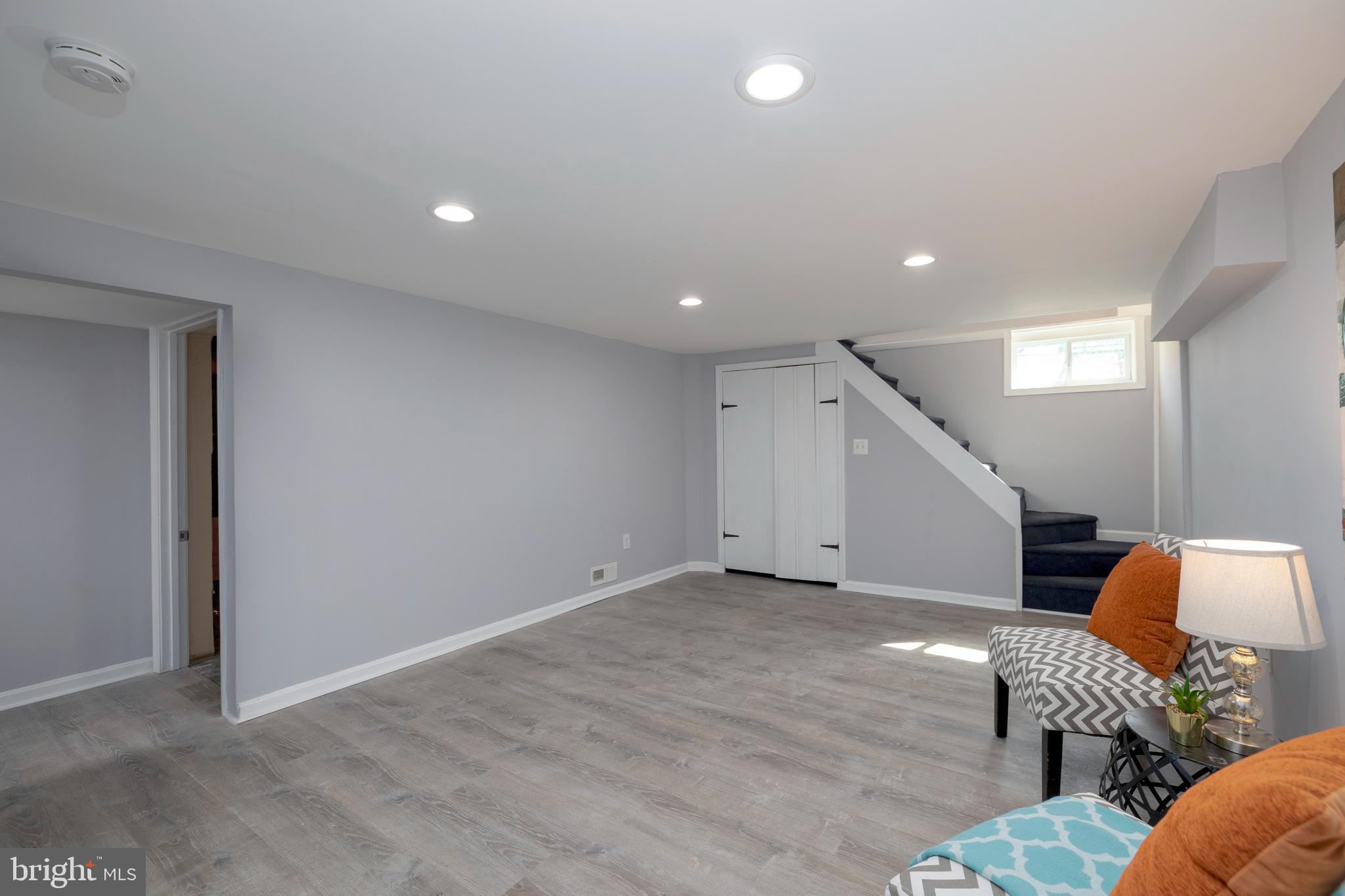 COLONIAL DRIVE - Residential