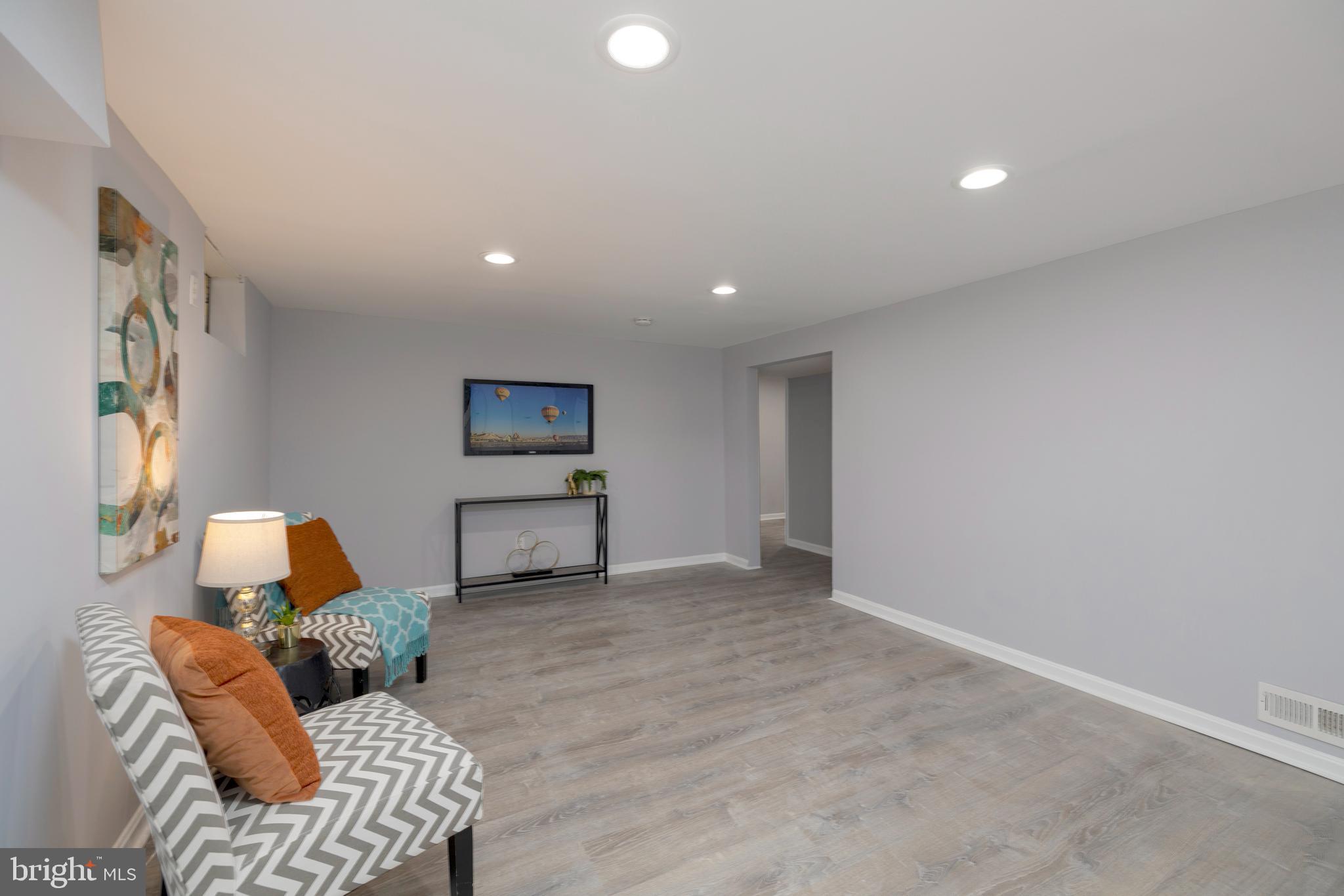 COLONIAL DRIVE - Residential