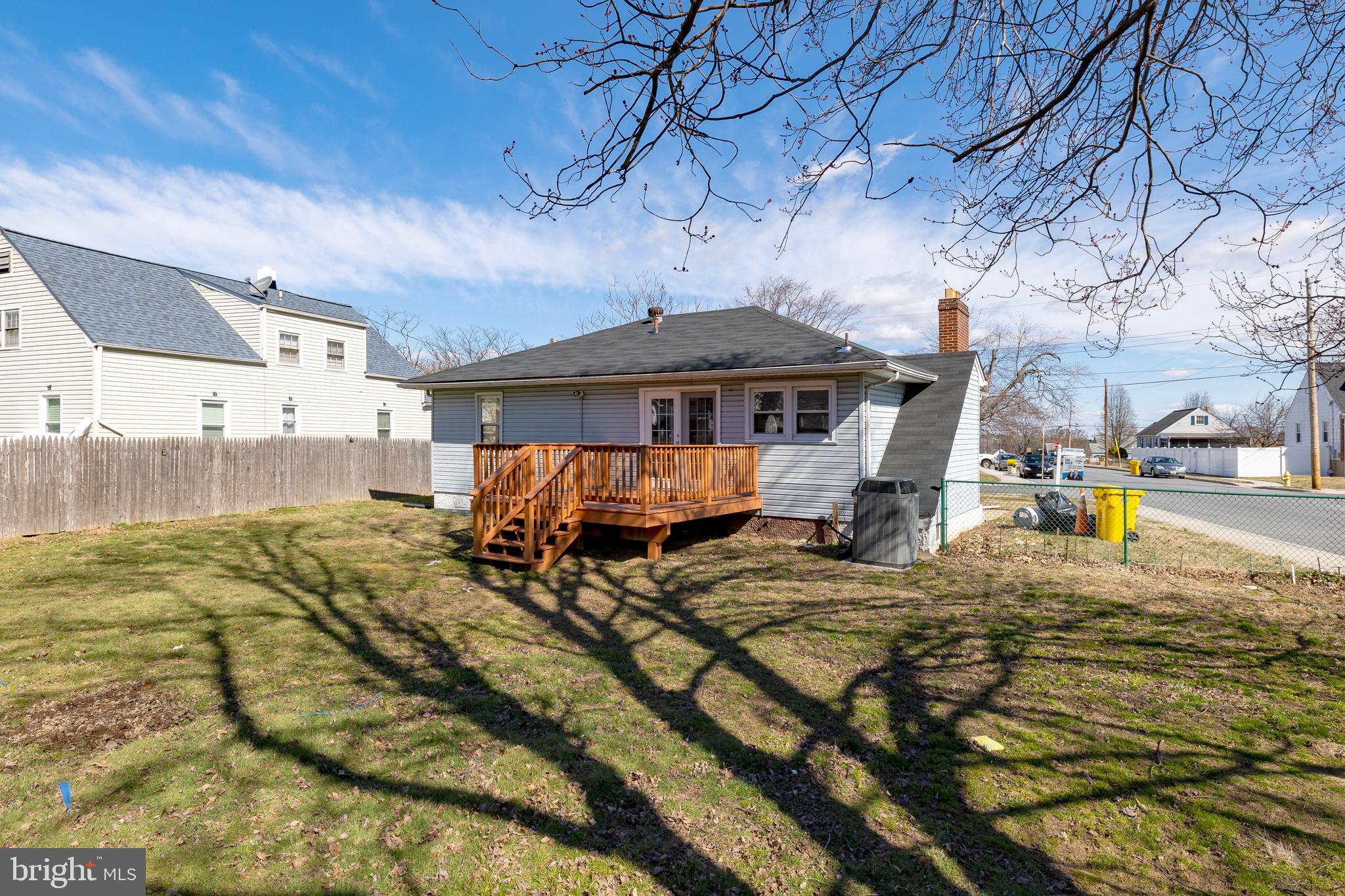 COLONIAL DRIVE - Residential