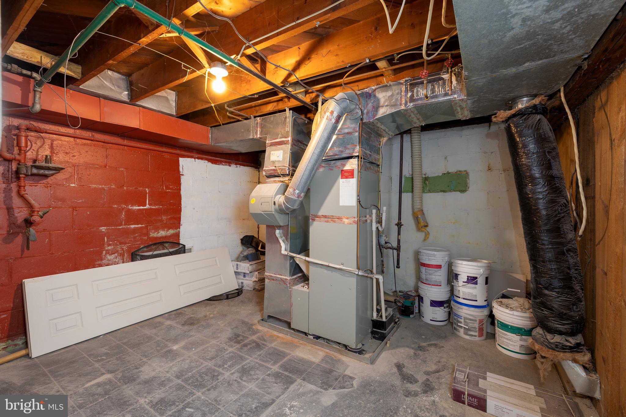 COLONIAL DRIVE - Residential