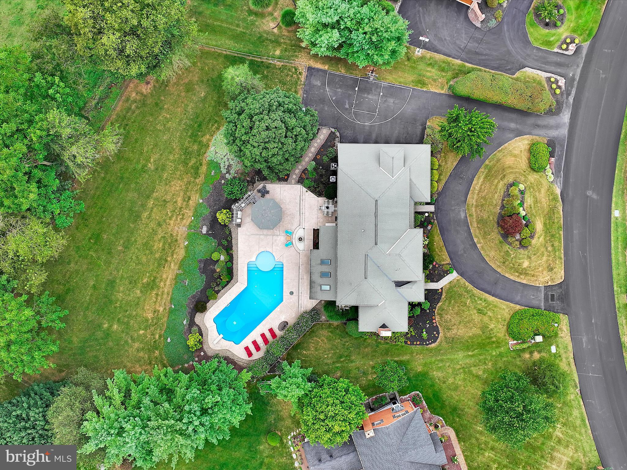 60 TANGLEWOOD COURT