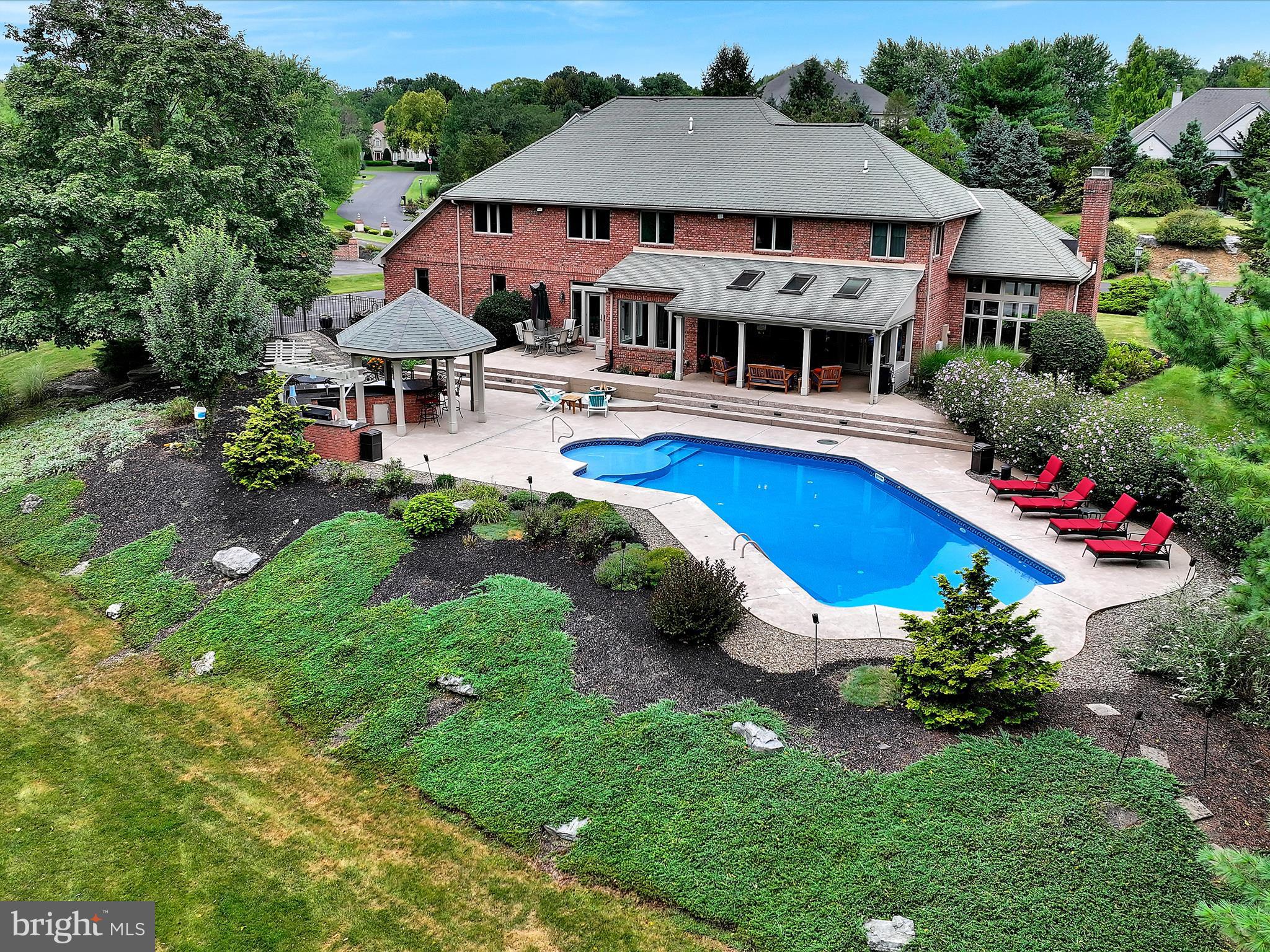 60 TANGLEWOOD COURT