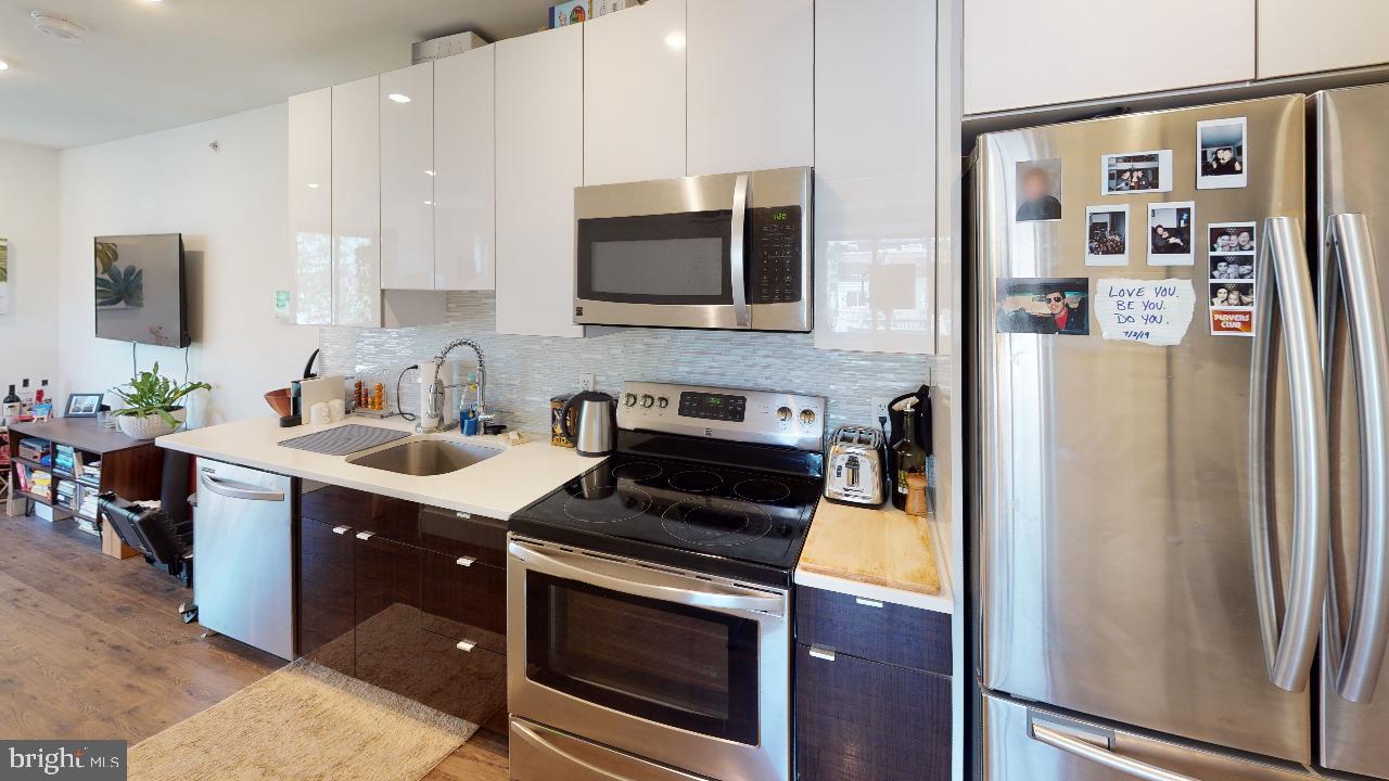 A beautifully bright 1 bedroom, 1 bathroom apartment in Point Breeze just one block from the Broad St Ellsworth-Federal Subway Station, Target, Sprouts, Wine & Spirits, Graduate Hospital, Rittenhouse and more! Located on the top corner of the building that faces the rear, you'll have a lush green view of trees in the shared yard! You will enjoy hardwood floors throughout, recessed lighting, central air/heat, washer/dryer in unit, and bike room! The kitchen is complete with black and white cabinetry, quartz counter top against iridescent back splash tile, garbage disposal, and stainless steel dishwasher, microwave, refrigerator and electric range. The bedroom is spacious, includes an oversized window for beautiful natural light and a closet. The beautiful full bathroom has a modern vanity sink with cabinet doors and drawers, and bathtub/shower combination.
*Price reflects a 2 week credit
*Sorry, no pets
*Building is set up for Verizon ONLY
*Photos are of an identical unit