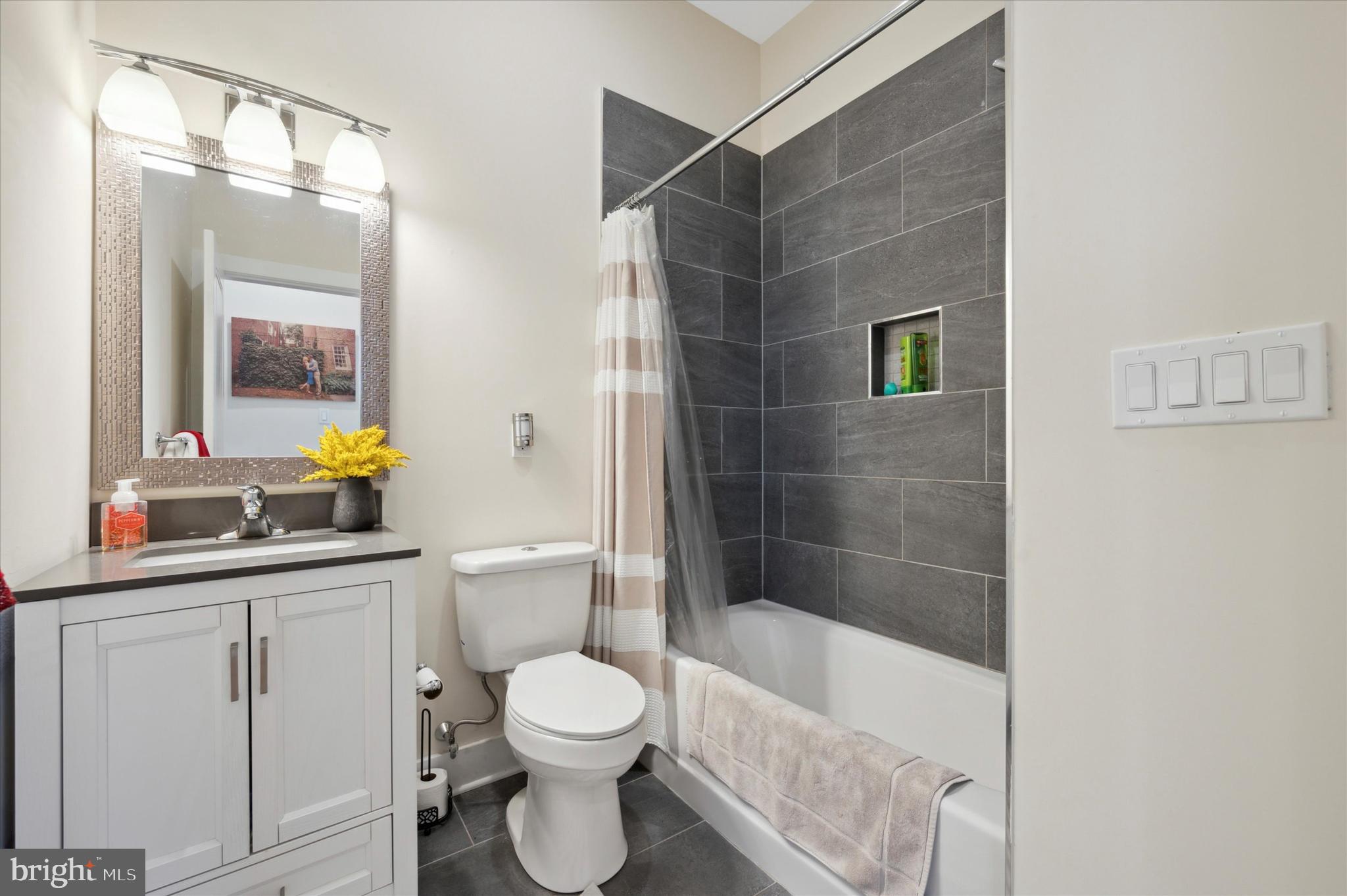 FRANCISVILLE - Residential Income