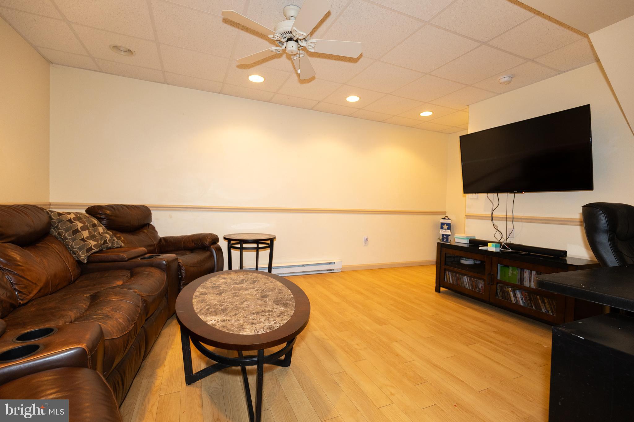 WHITE CHURCH - Residential