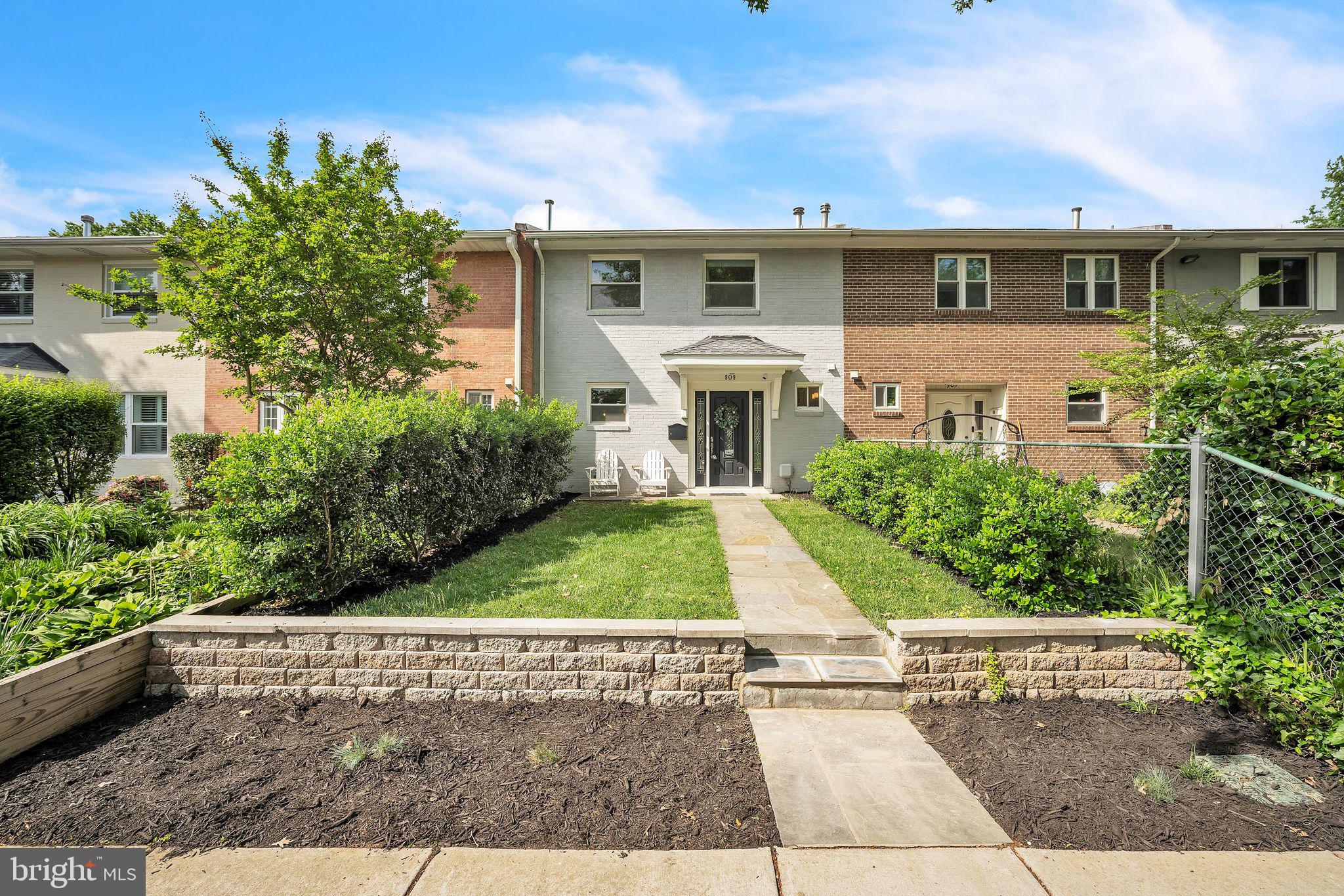 909 FIRST STREET