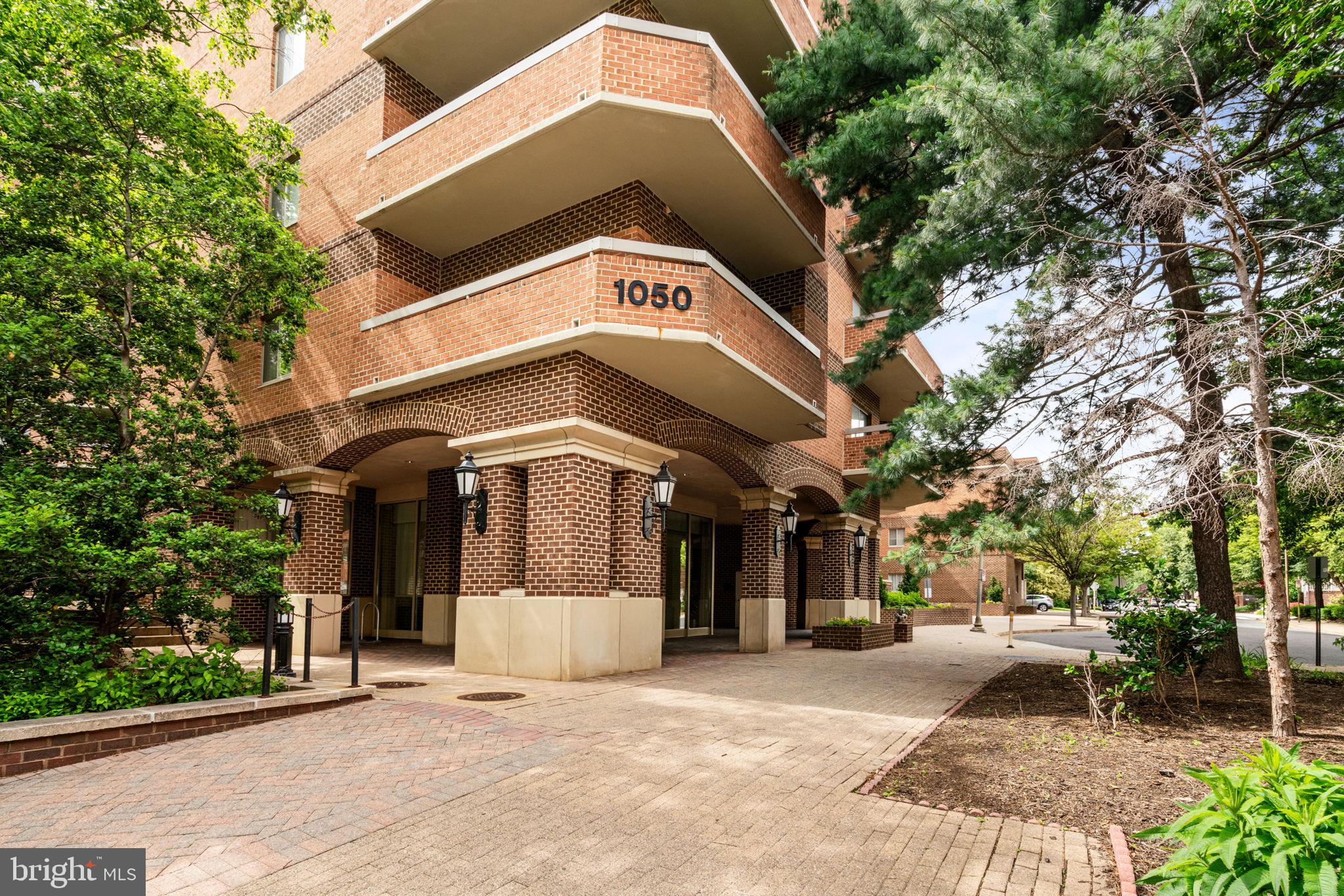 1050 N STUART STREET 605