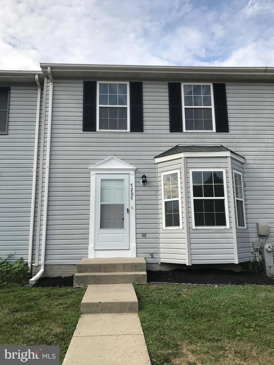 A lovely townhouse with easy access to city of Baltimore, Ellicott City, Towson, etc. 3Bed/2Full/1Half. Newly remodeled with brand new AC. It's a MUST SEE PROPERTY.