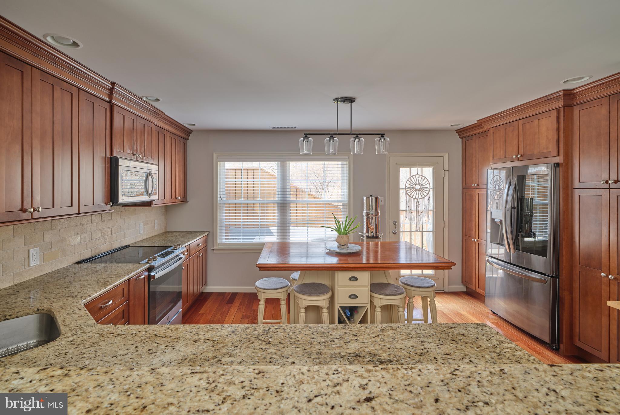 SAW MILL VALLEY - Residential