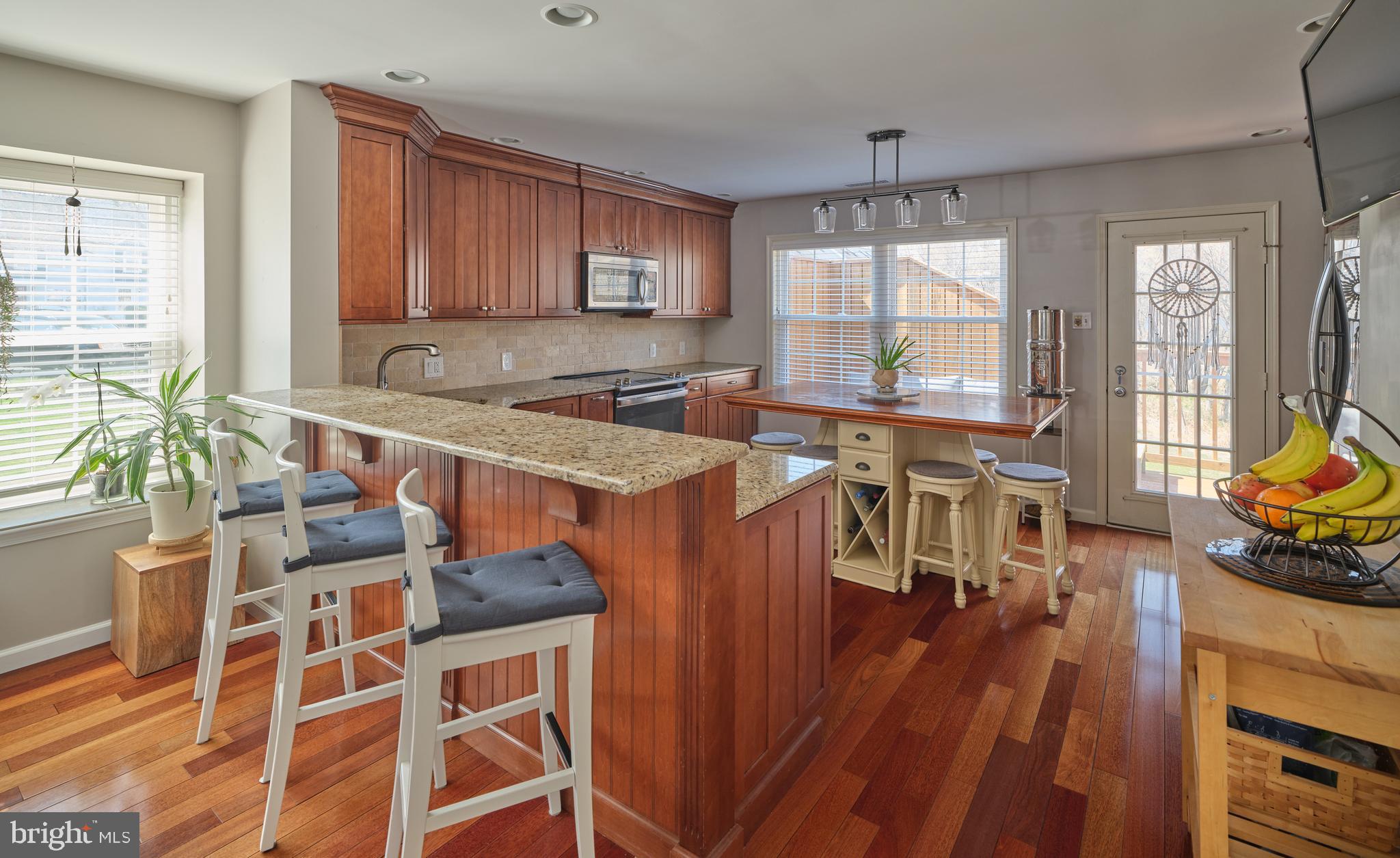 SAW MILL VALLEY - Residential