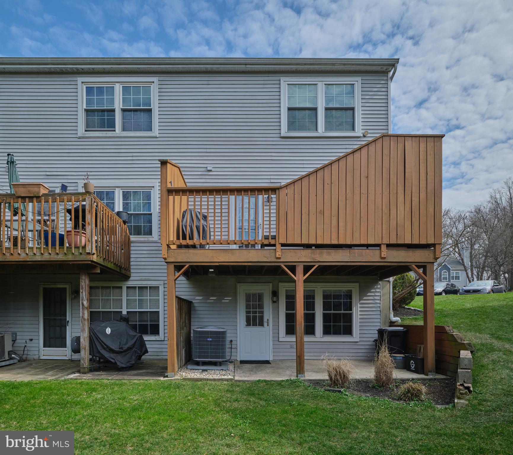 SAW MILL VALLEY - Residential