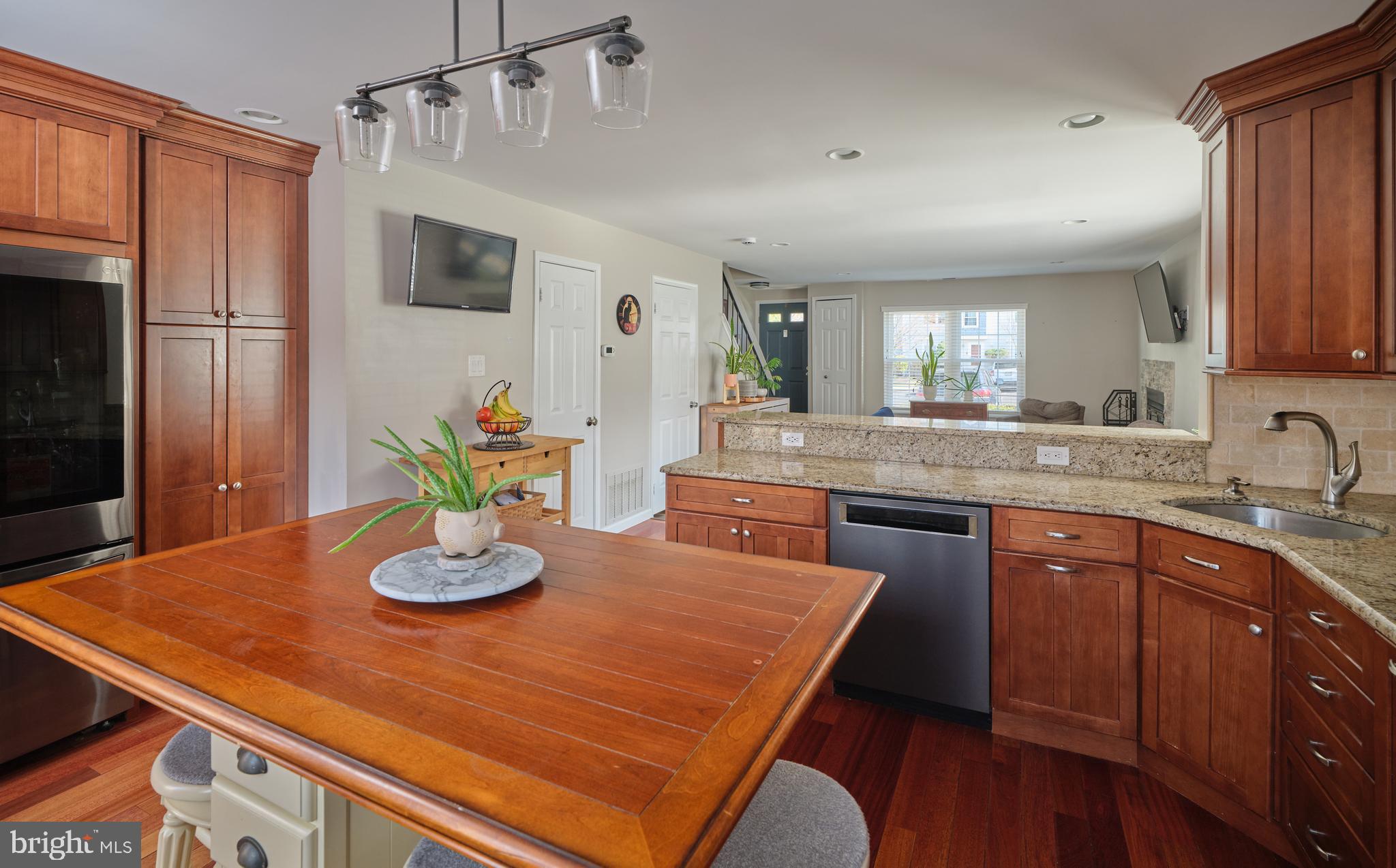 SAW MILL VALLEY - Residential