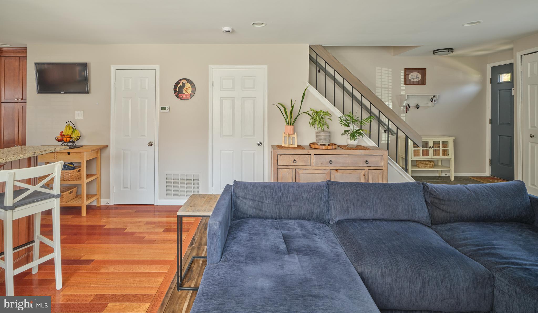 SAW MILL VALLEY - Residential