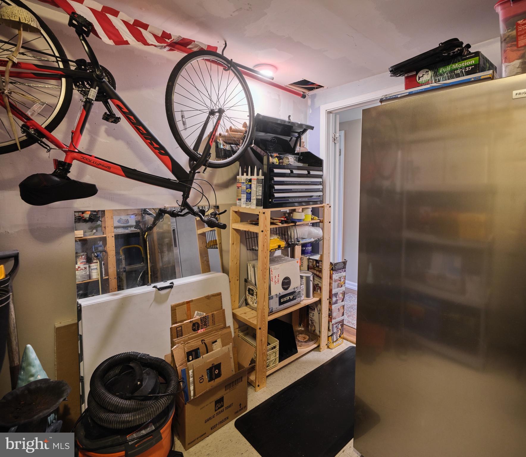 SAW MILL VALLEY - Residential