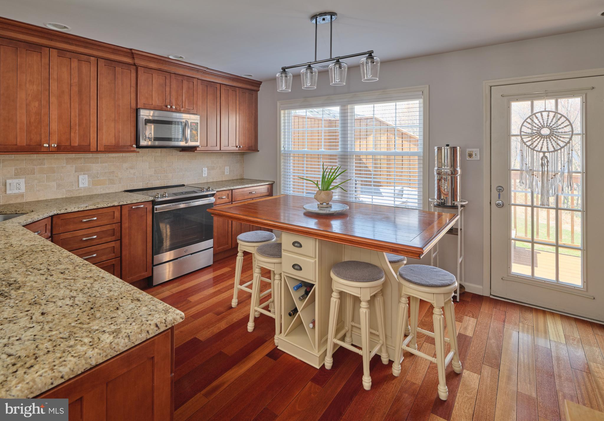 SAW MILL VALLEY - Residential