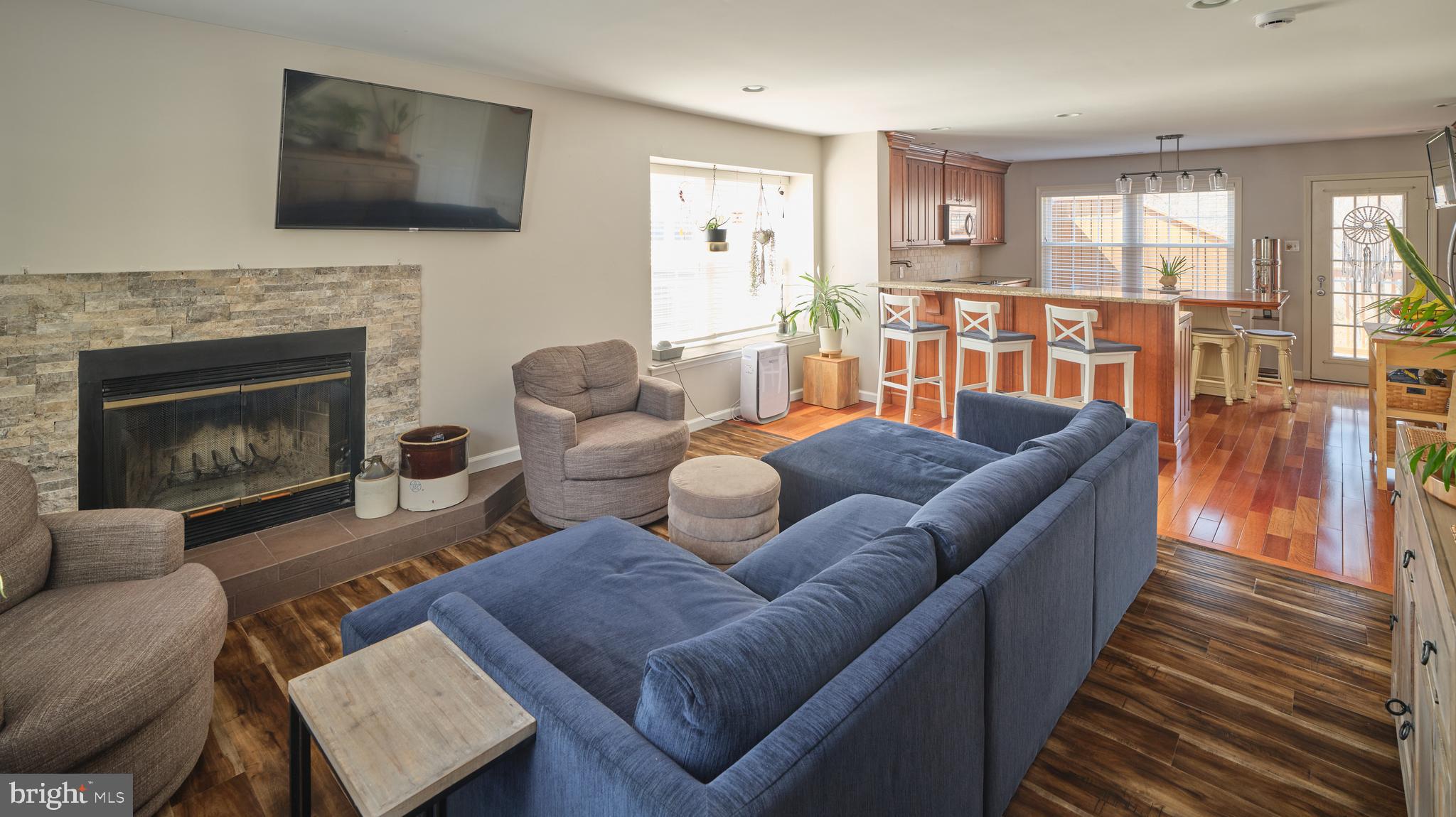 SAW MILL VALLEY - Residential