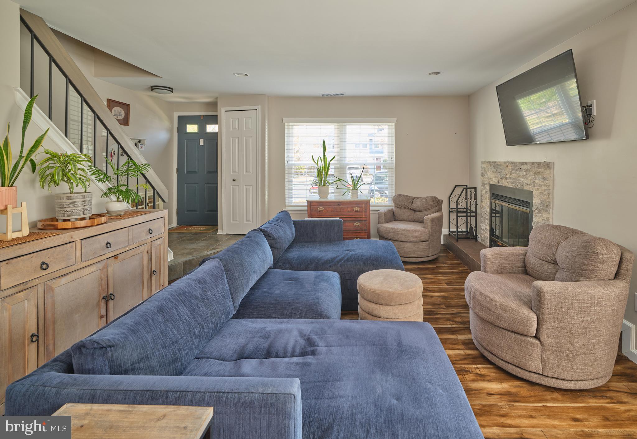 SAW MILL VALLEY - Residential