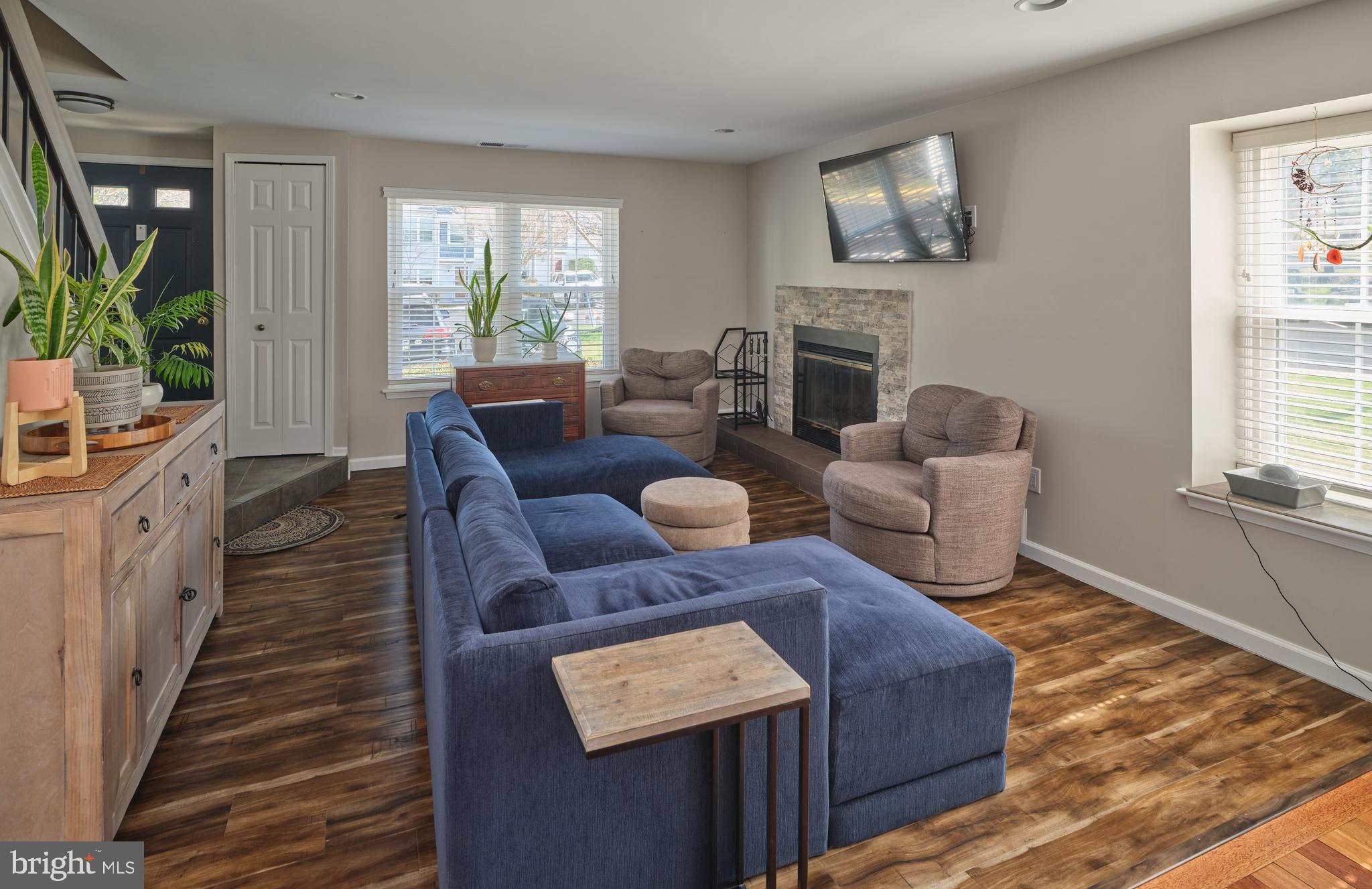 SAW MILL VALLEY - Residential