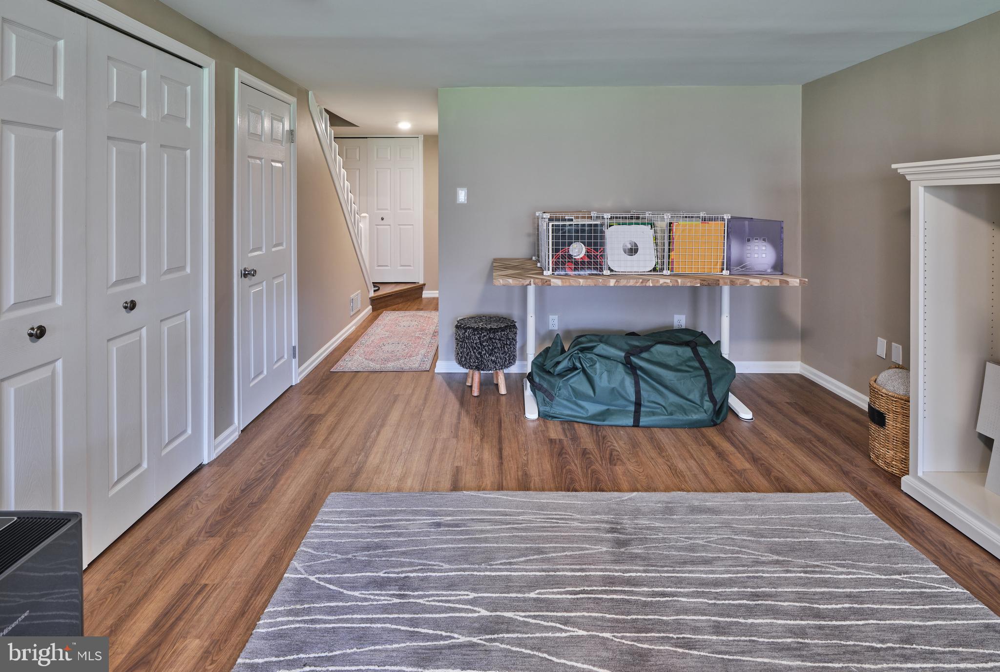 SAW MILL VALLEY - Residential