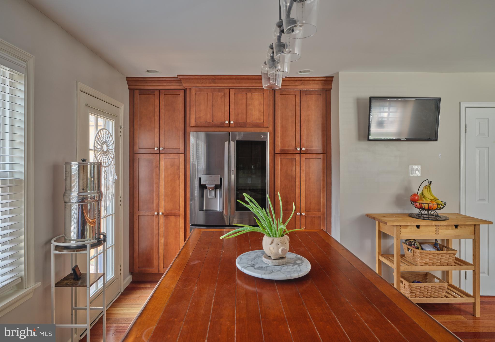 SAW MILL VALLEY - Residential