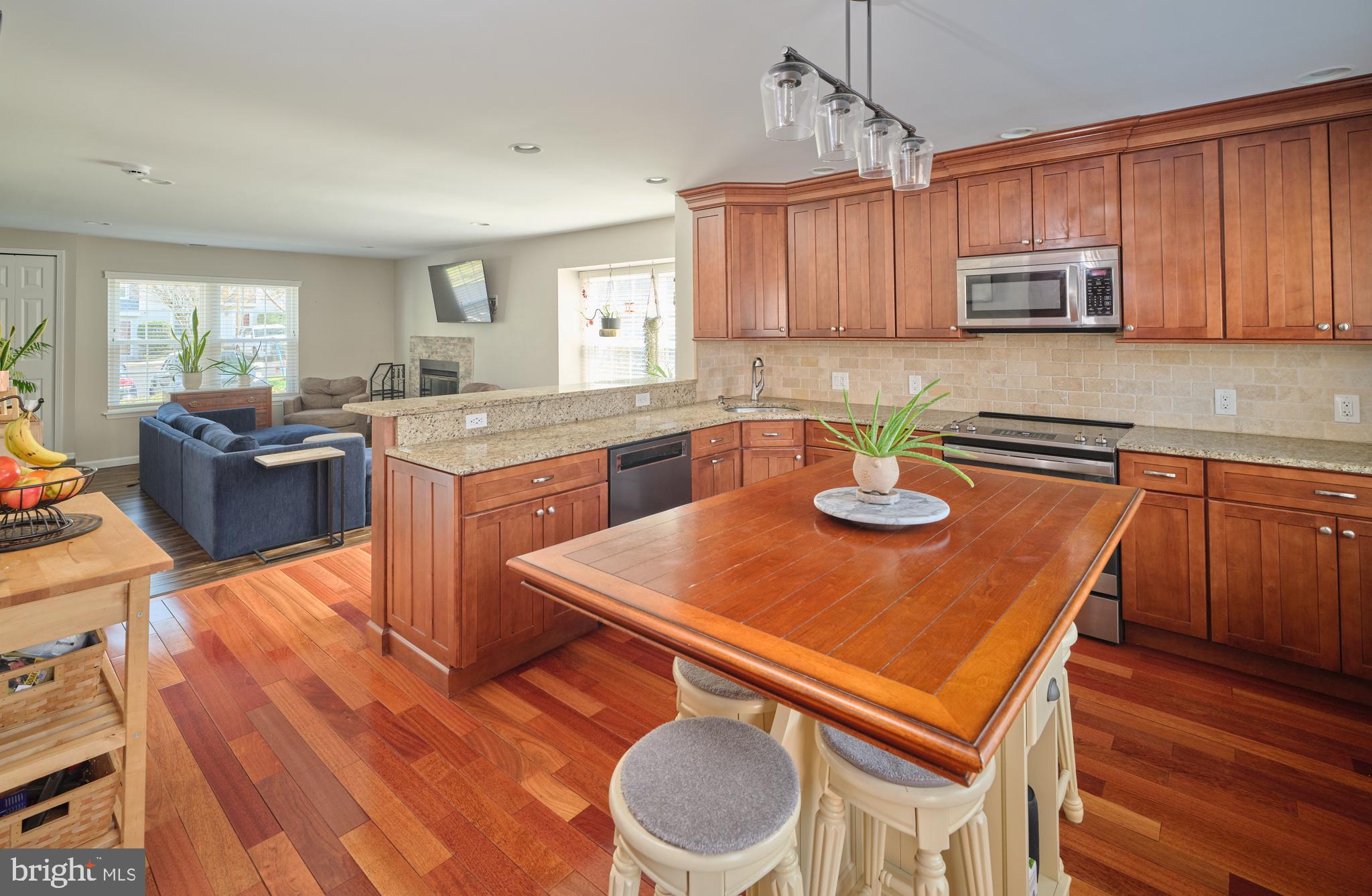 SAW MILL VALLEY - Residential