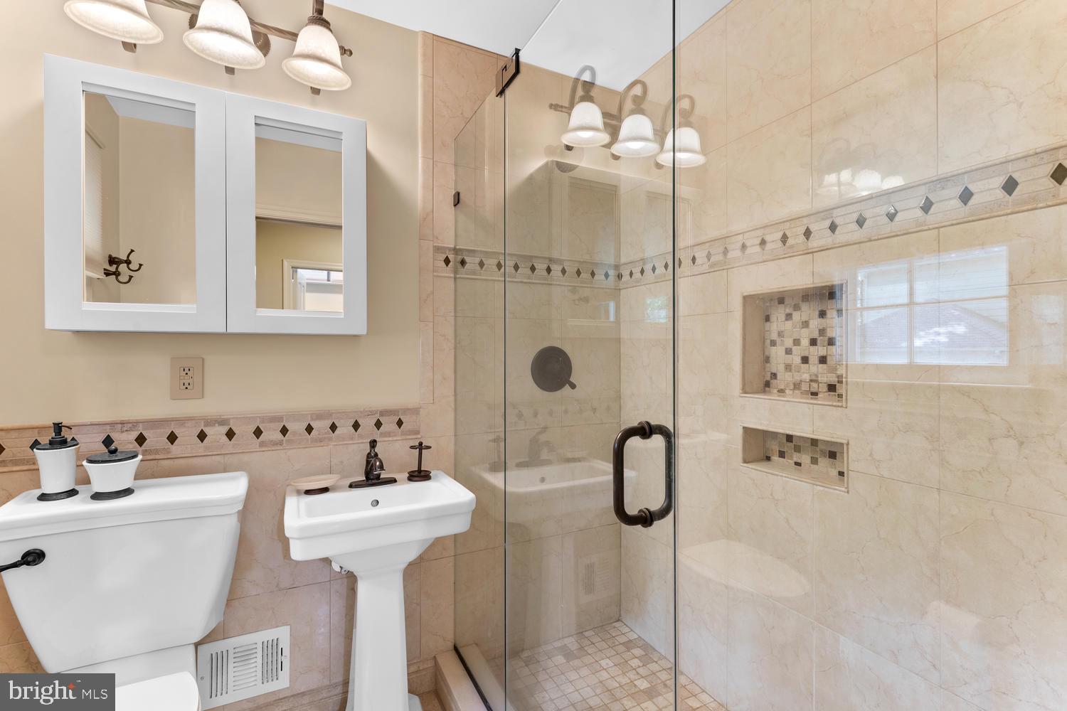 NORBECK ESTATES - Residential