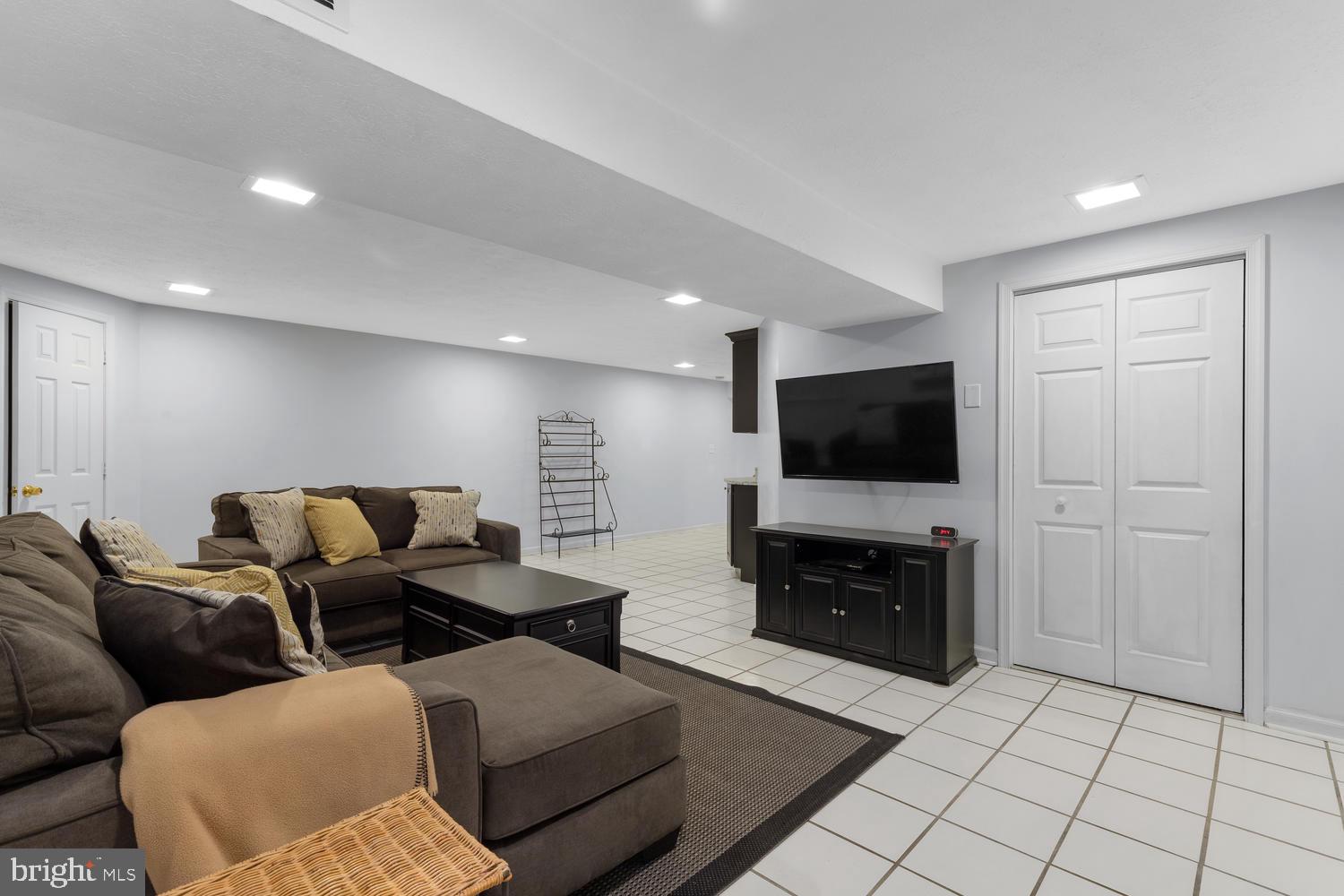 NORBECK ESTATES - Residential