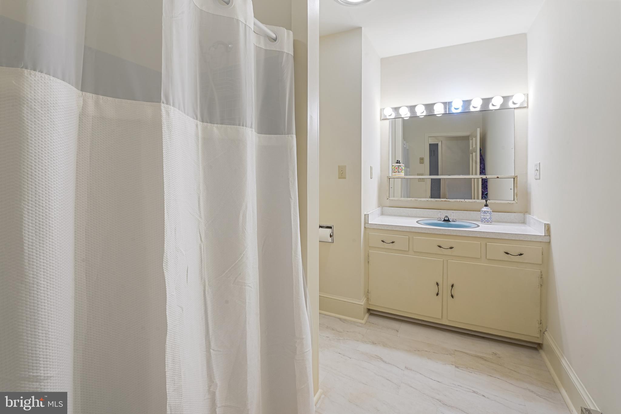 SUMMIT POINT - Residential