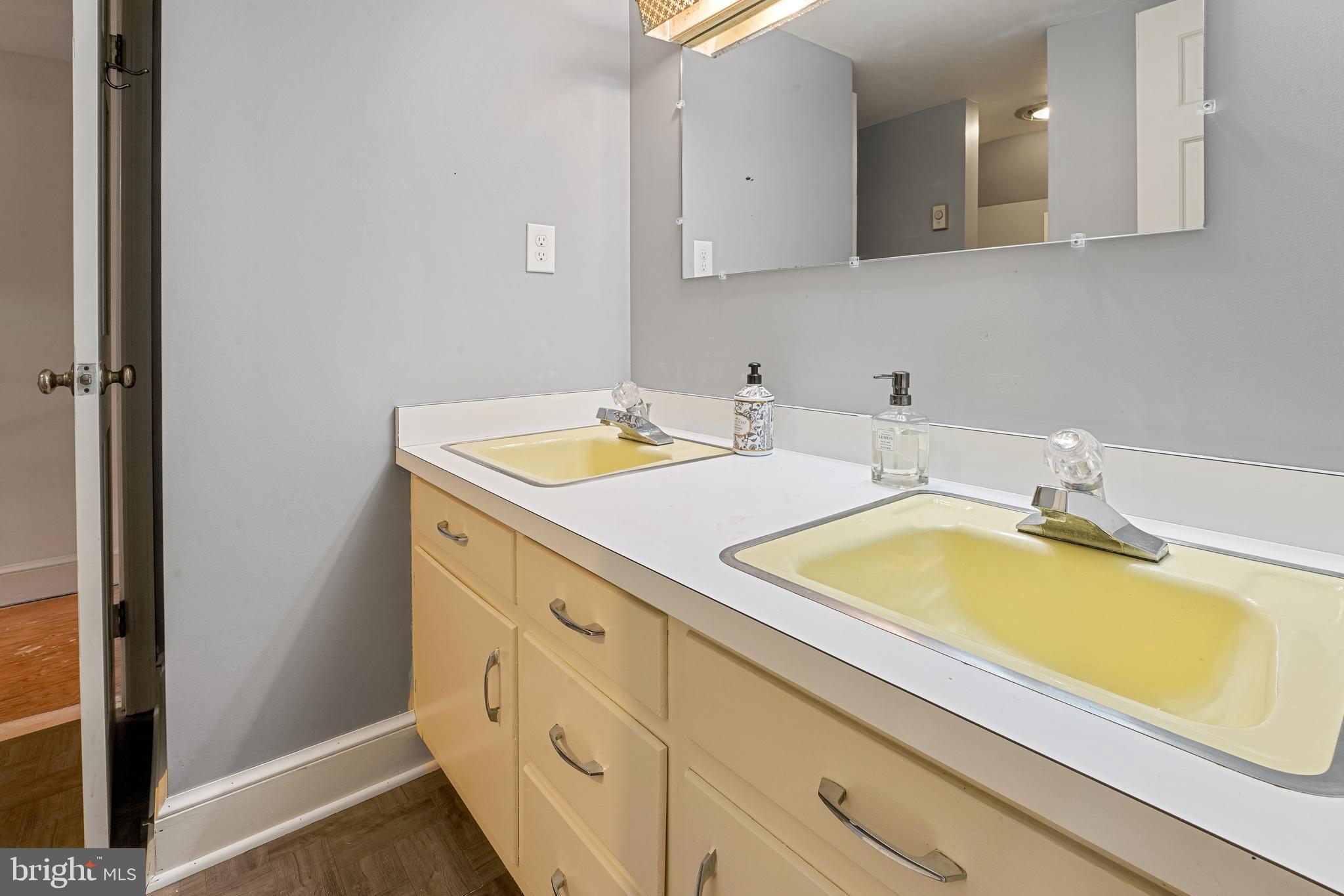 SUMMIT POINT - Residential