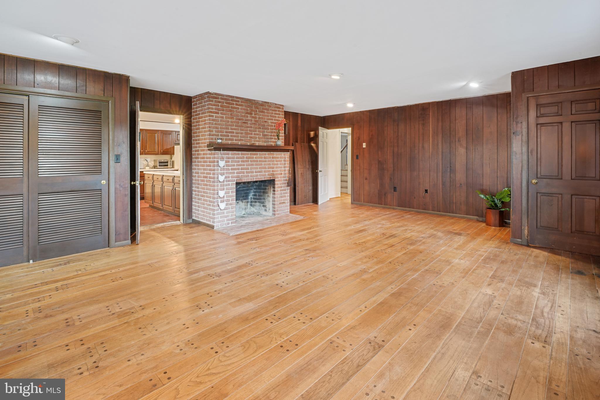 SUMMIT POINT - Residential