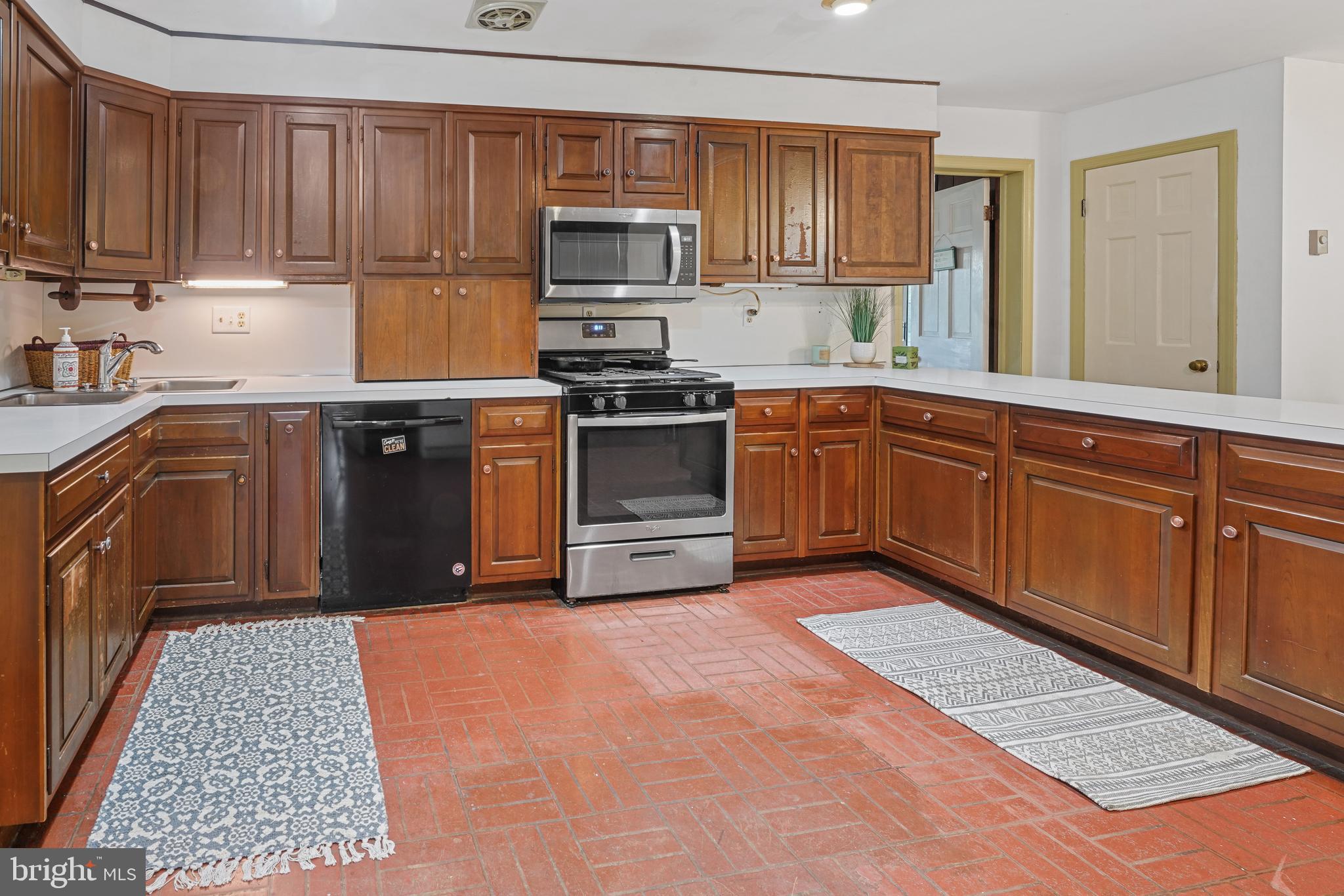 SUMMIT POINT - Residential