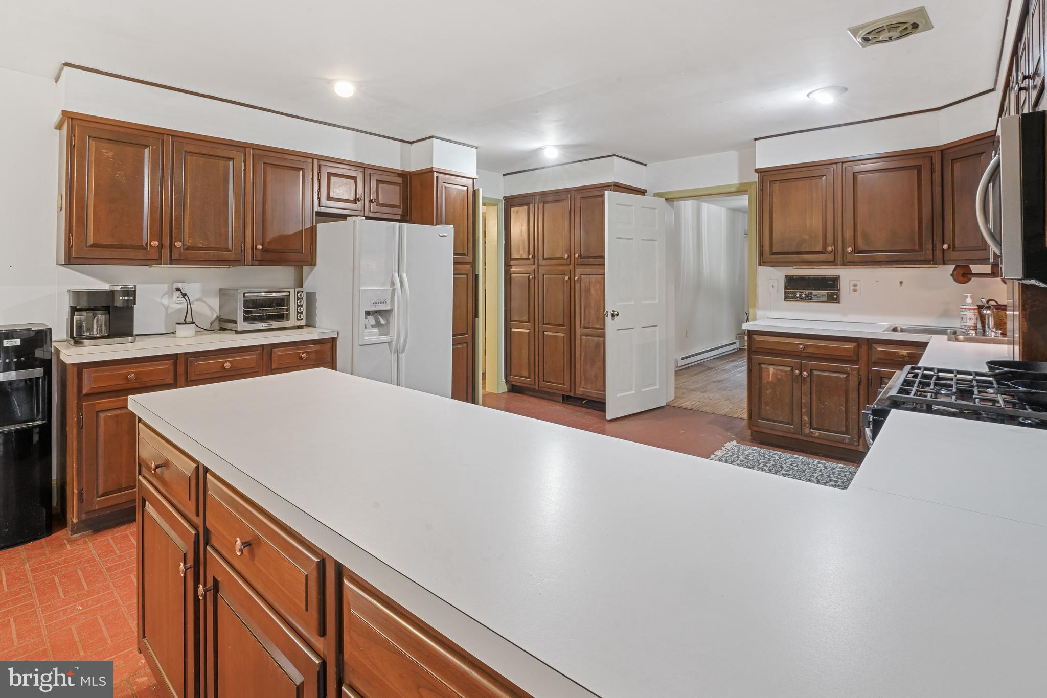 SUMMIT POINT - Residential