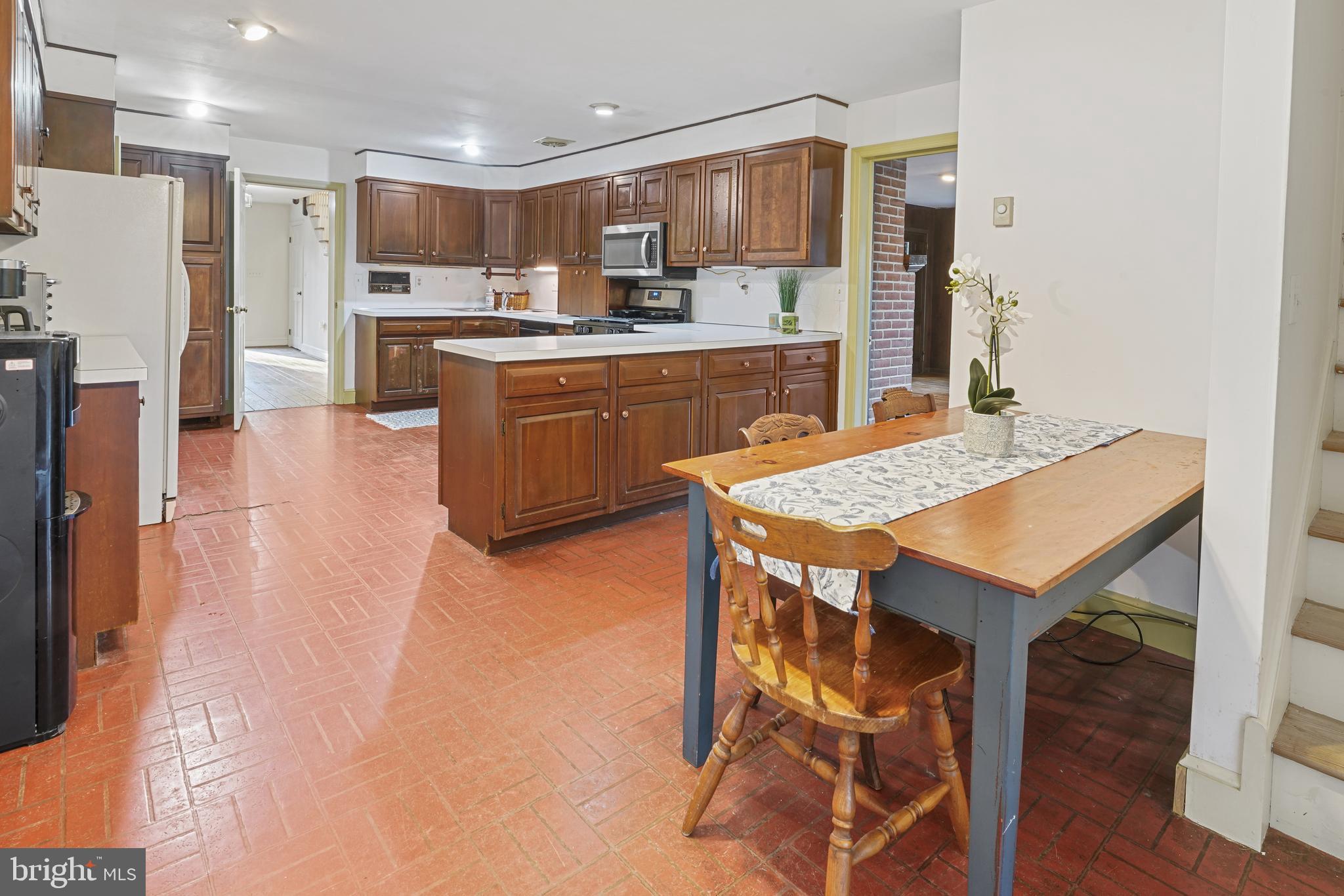 SUMMIT POINT - Residential