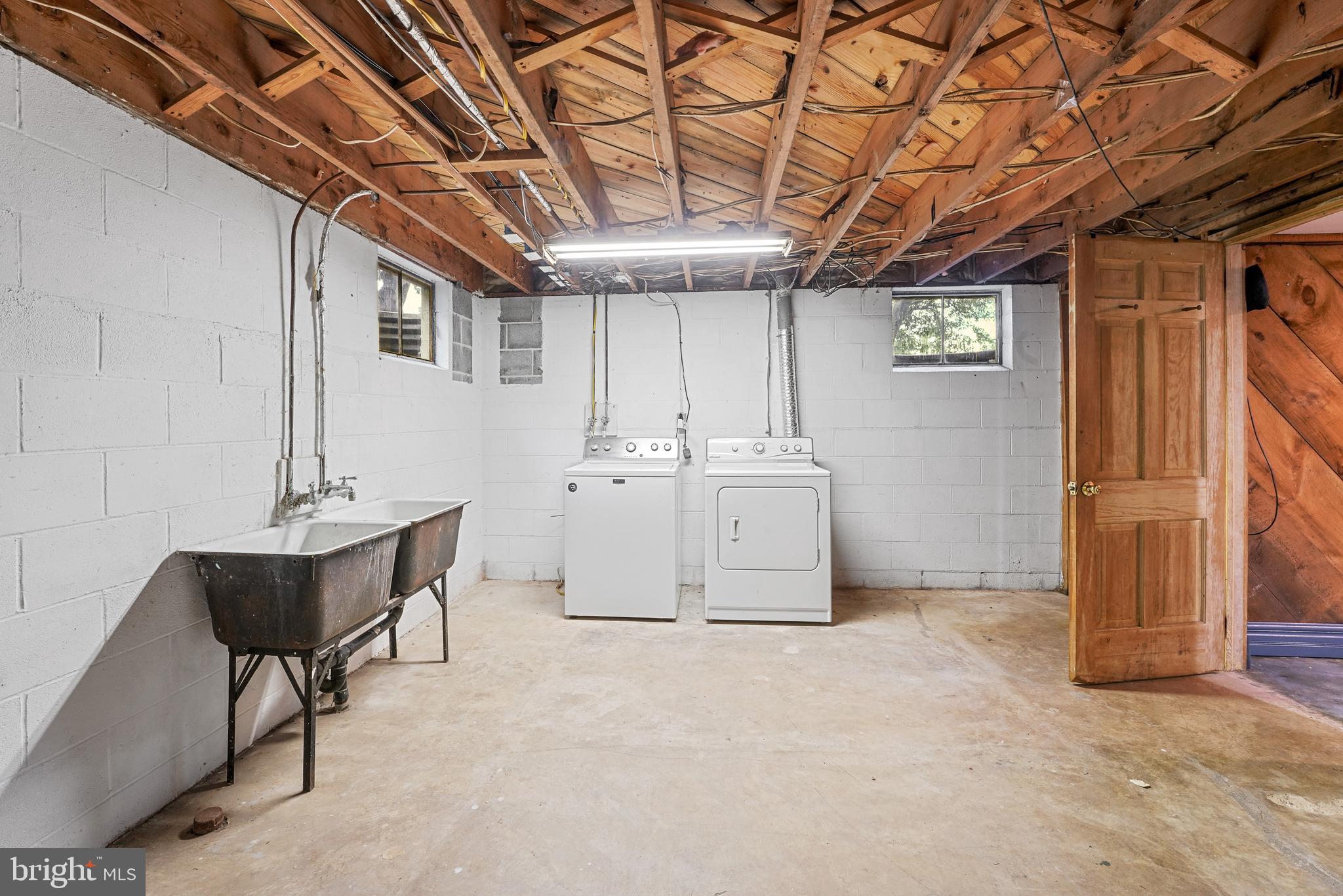 SUMMIT POINT - Residential