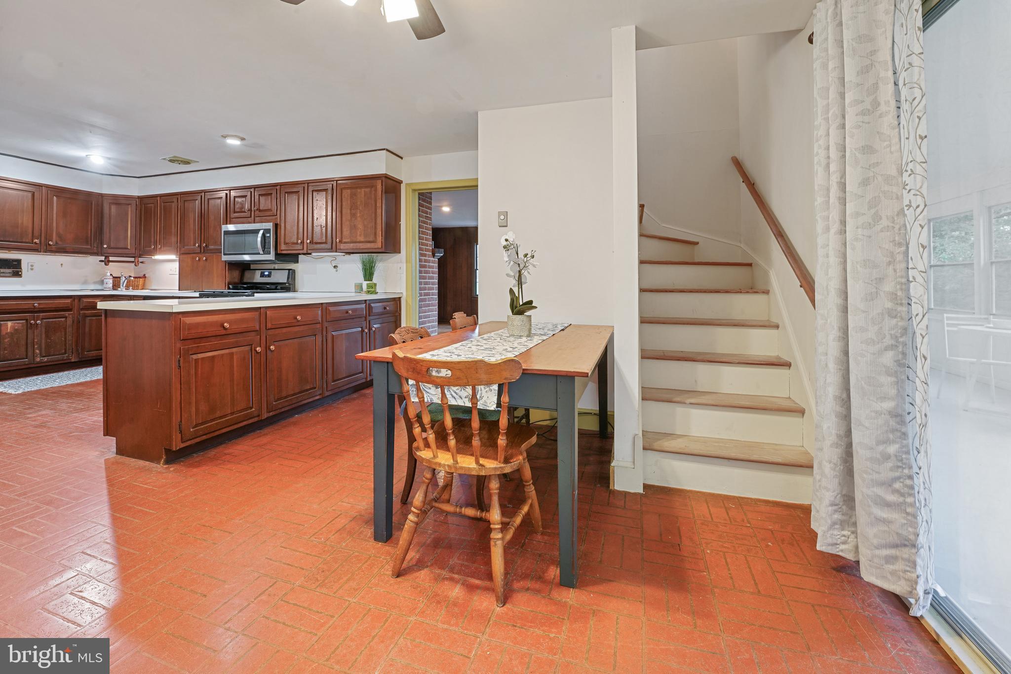 SUMMIT POINT - Residential