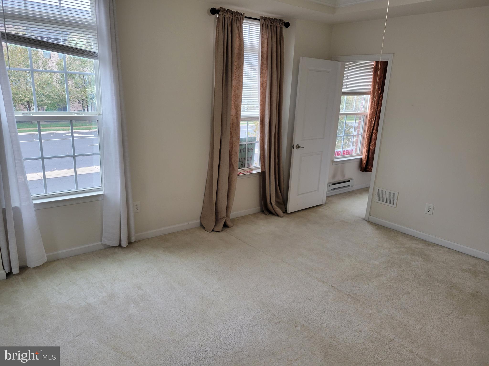 DISCOVERY SQUARE - Residential Lease