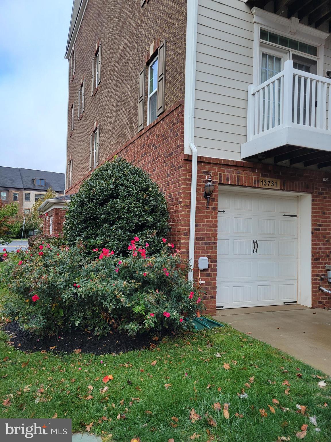 DISCOVERY SQUARE - Residential Lease