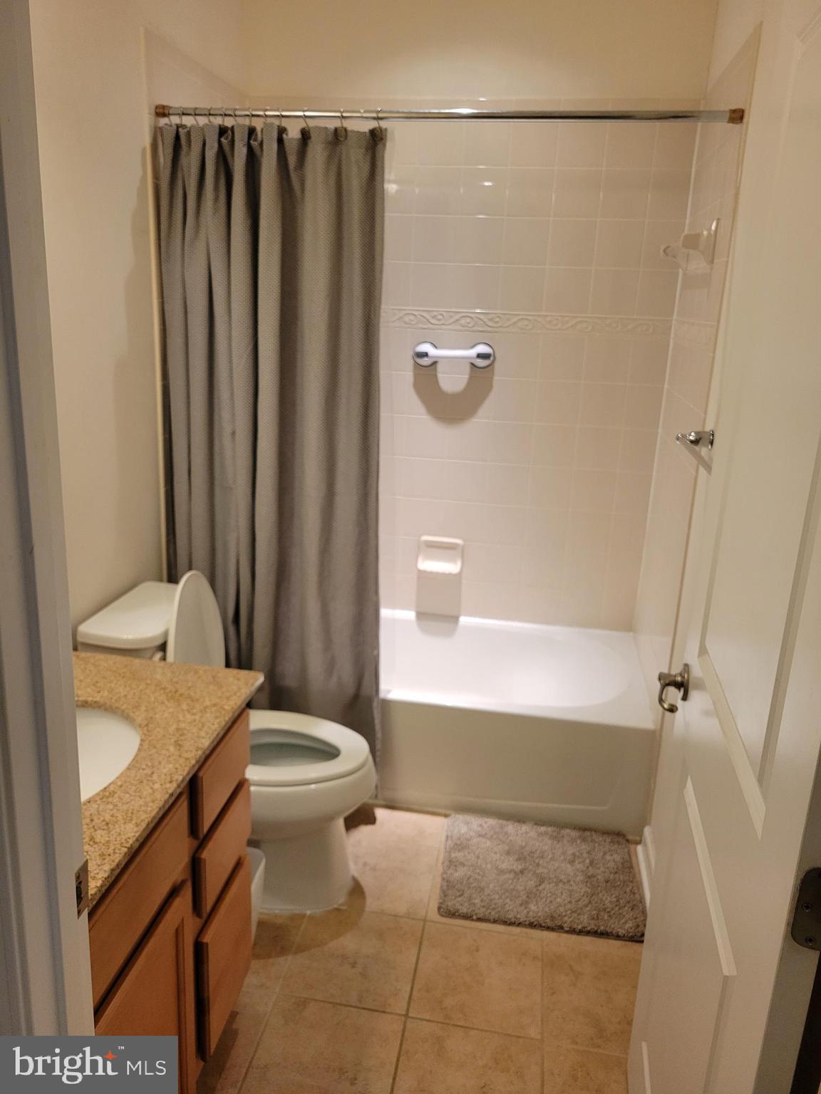 DISCOVERY SQUARE - Residential Lease