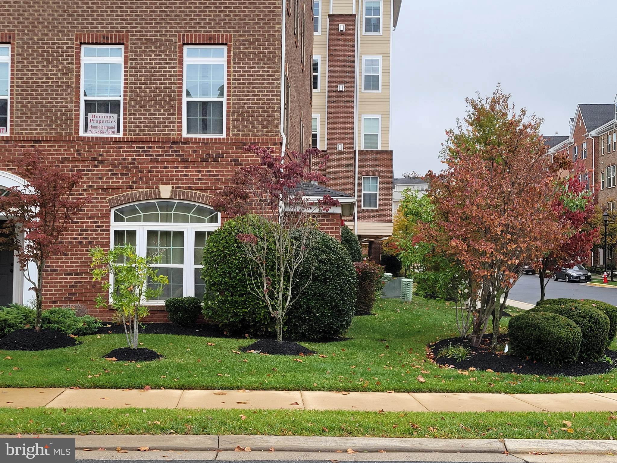 DISCOVERY SQUARE - Residential Lease