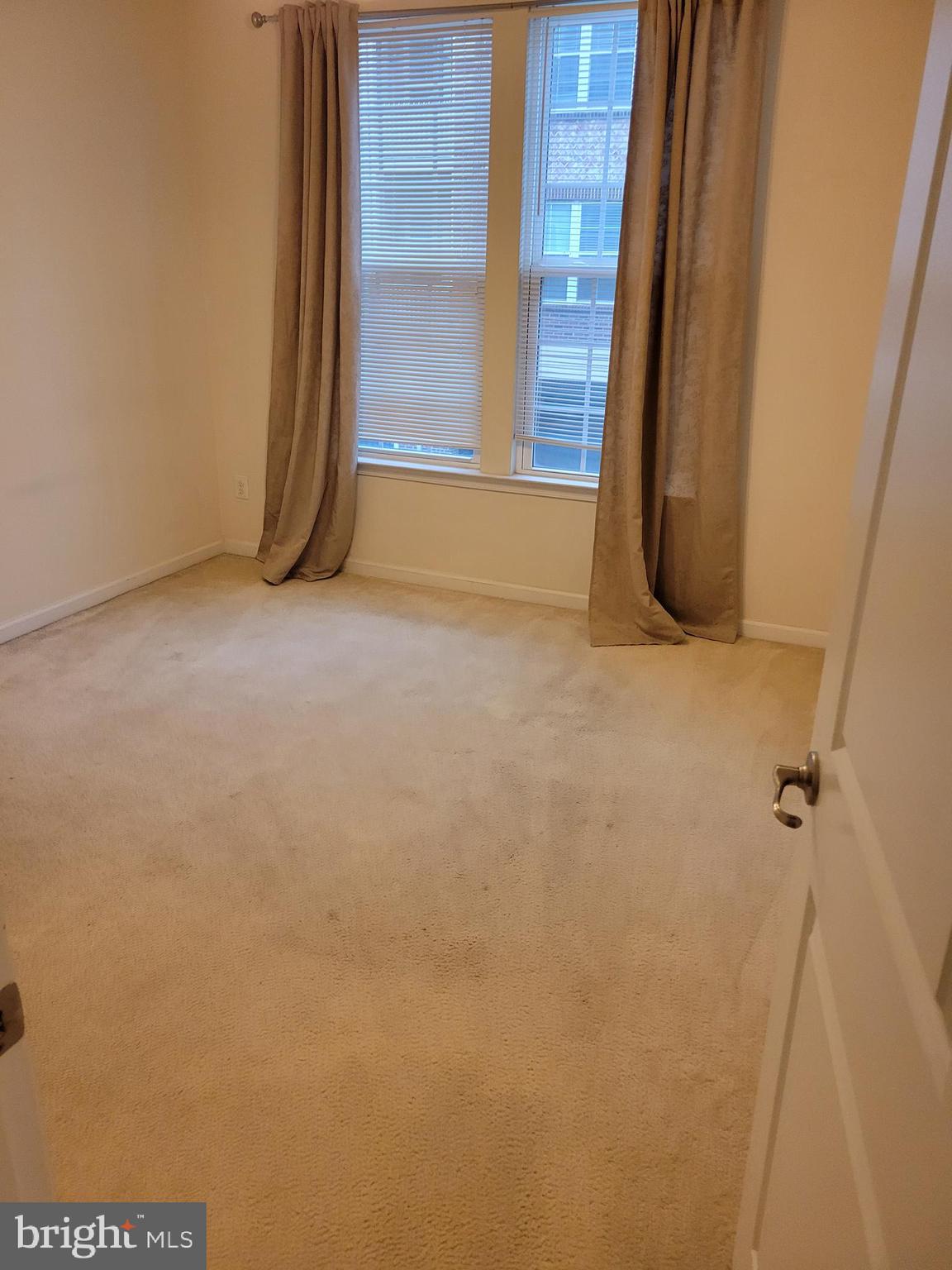 DISCOVERY SQUARE - Residential Lease