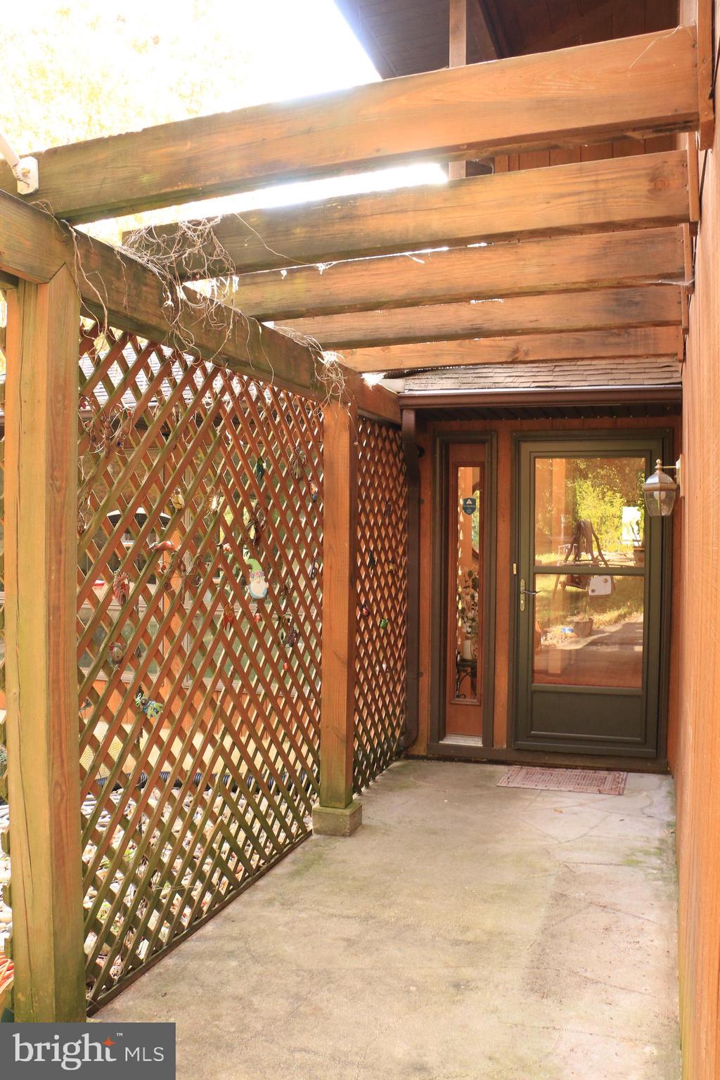 BROWNS MANOR - Residential