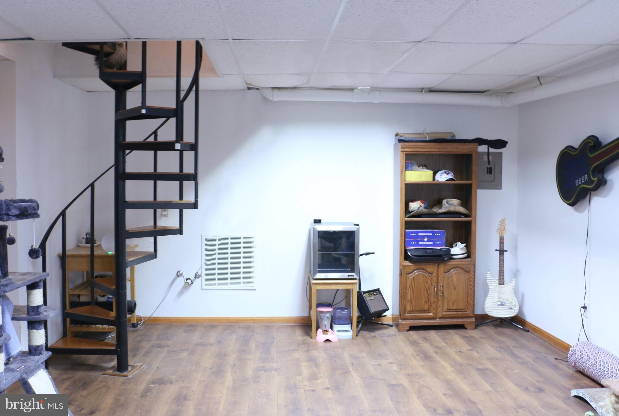 BROWNS MANOR - Residential