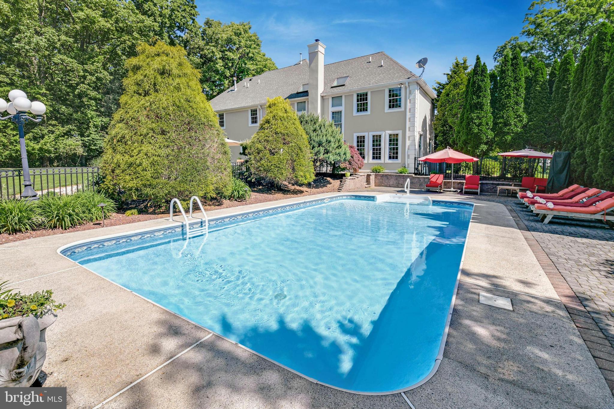 COUNTRY INN ESTATES - Residential